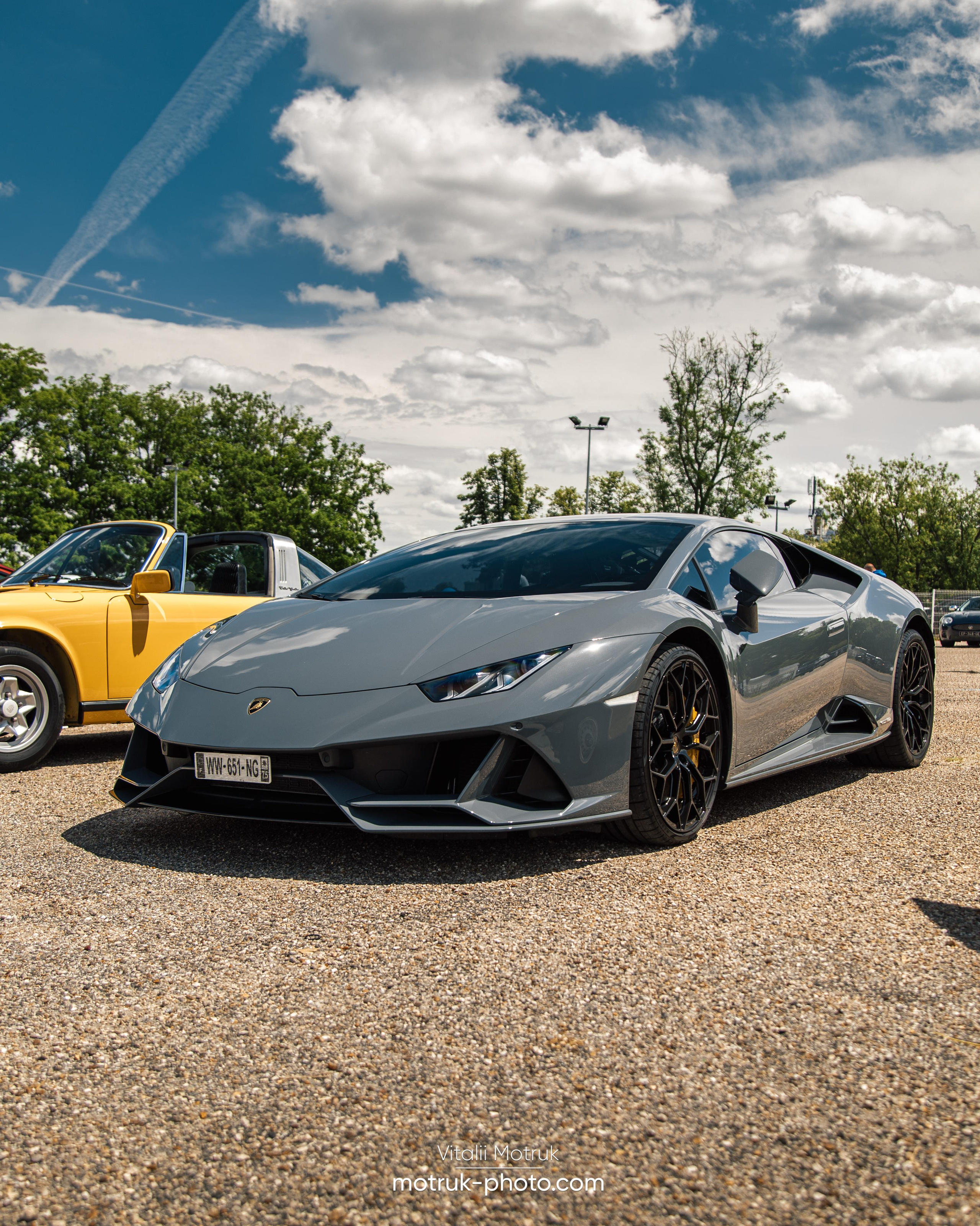 Cars and Coffee. Photographer in Paris — Vitalii Motruk