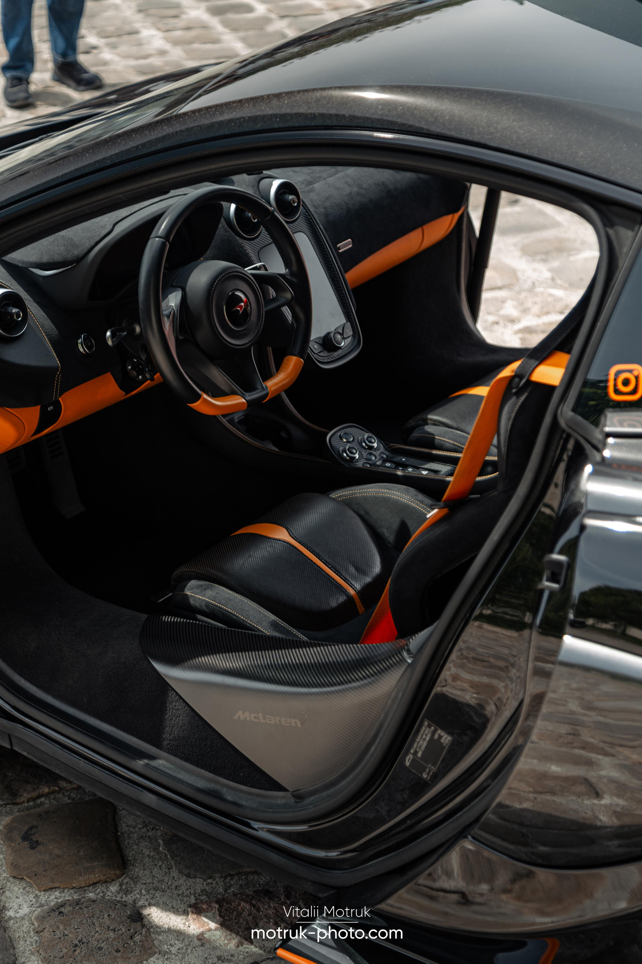 Bateaux Mouches 1 mai. Photographer in Paris — Vitalii Motruk