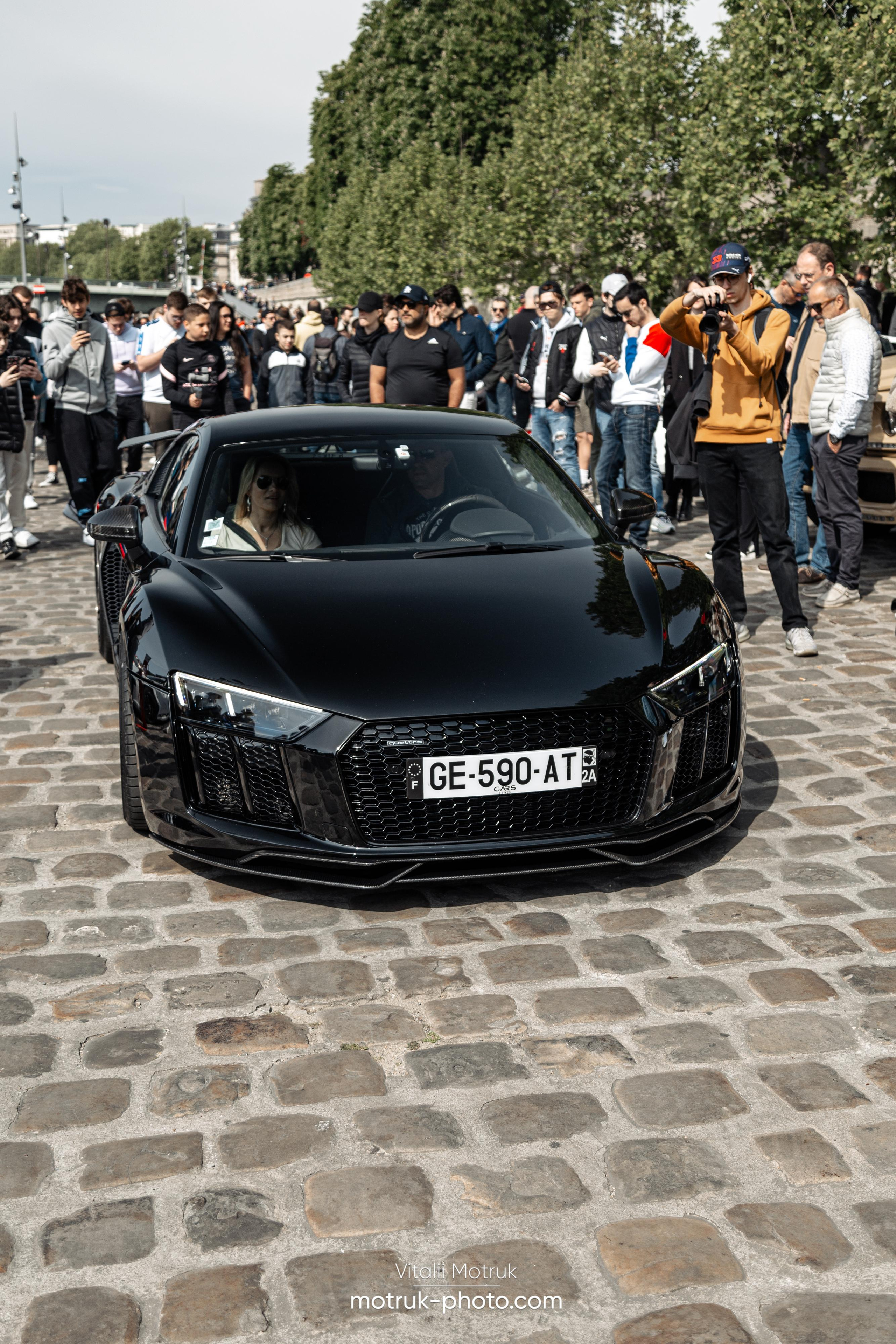 Bateaux Mouches 1 mai. Photographer in Paris — Vitalii Motruk