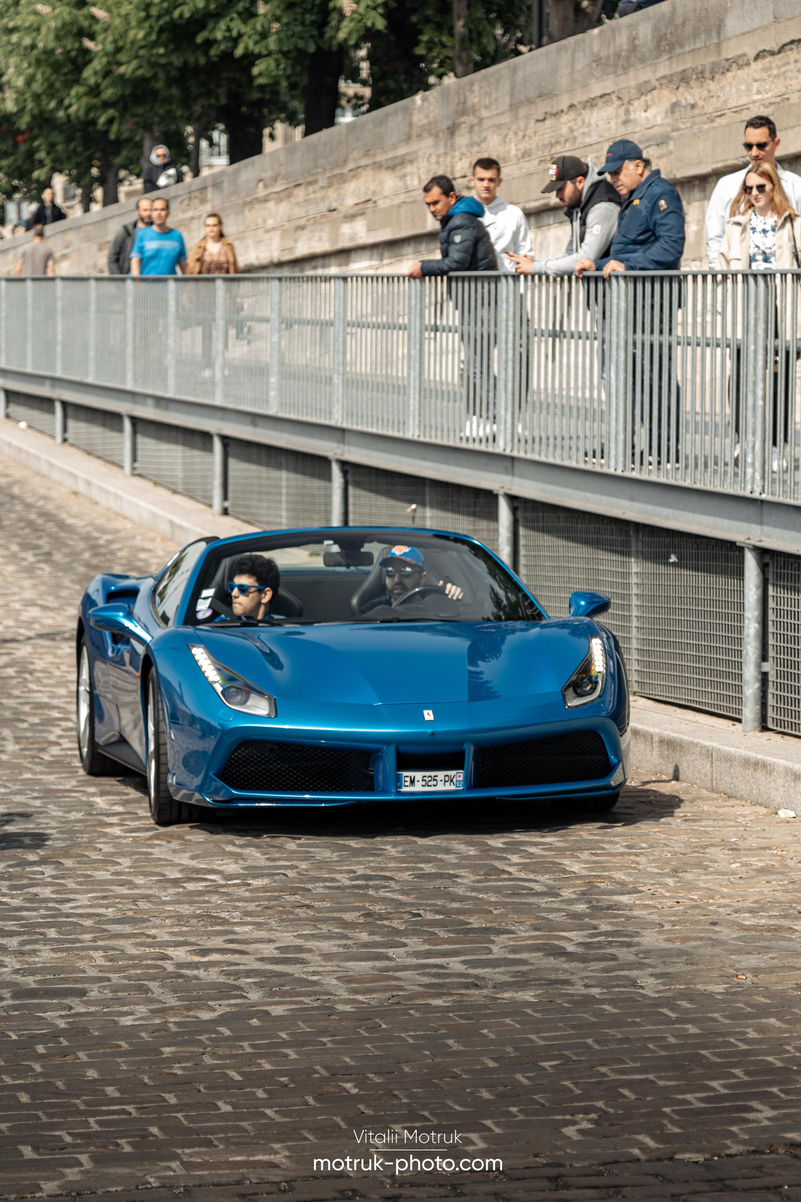 Bateaux Mouches 1 mai. Photographer in Paris — Vitalii Motruk