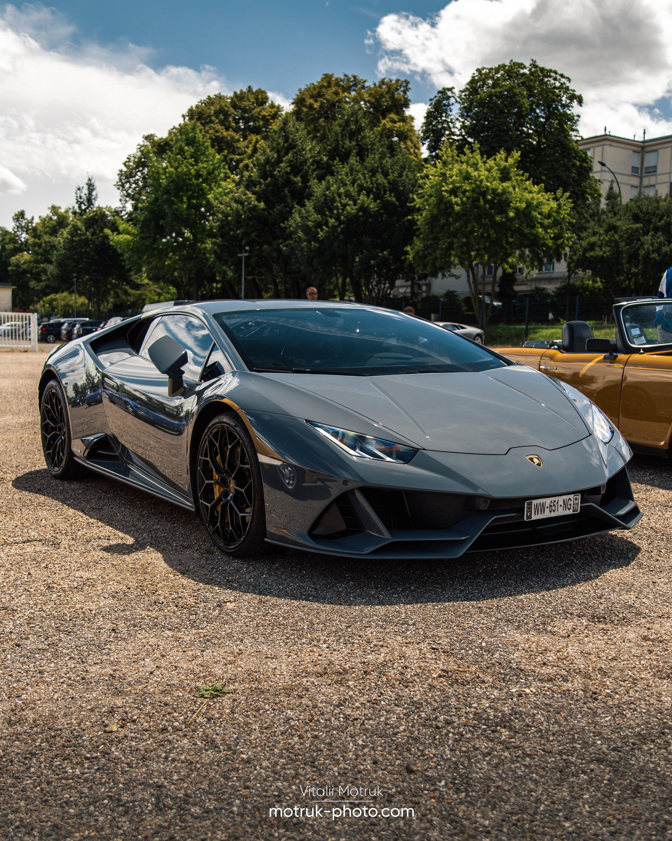 Cars and Coffee. Photographer in Paris — Vitalii Motruk