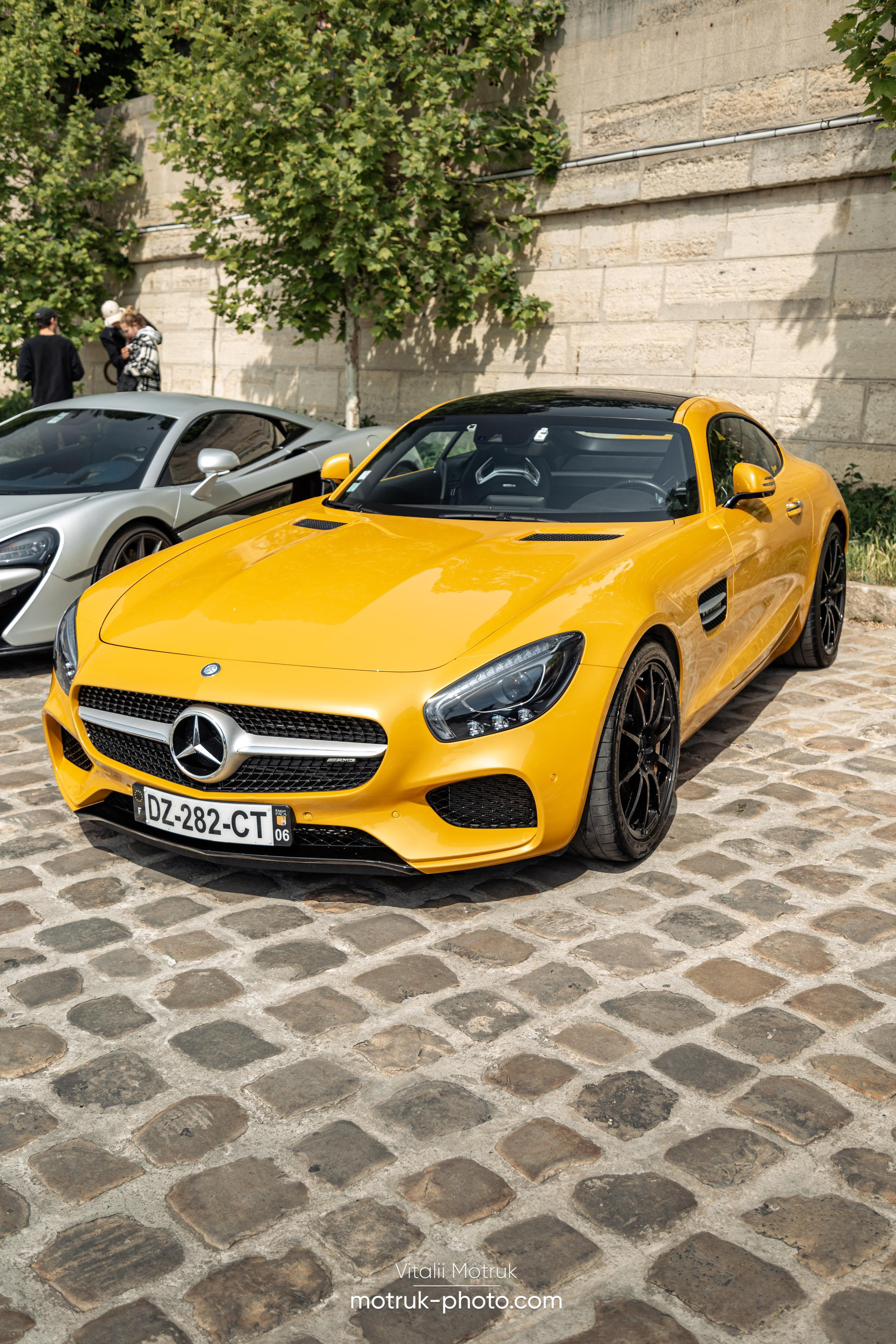 Bateaux Mouches 1 mai. Photographer in Paris — Vitalii Motruk