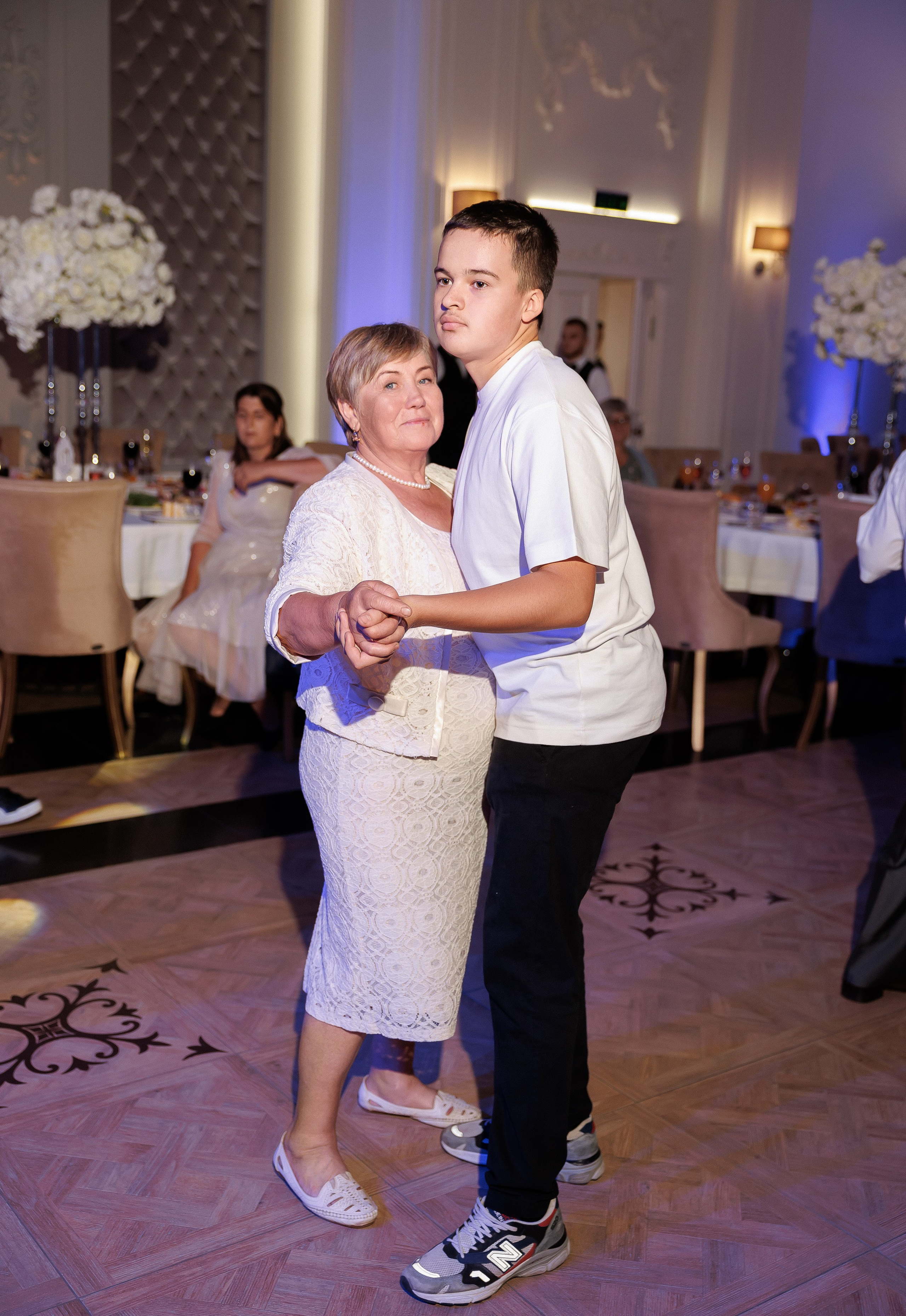 Eugen & Livia — Grand Elysee — Wedding Day. Servicii Foto și Video 067188353