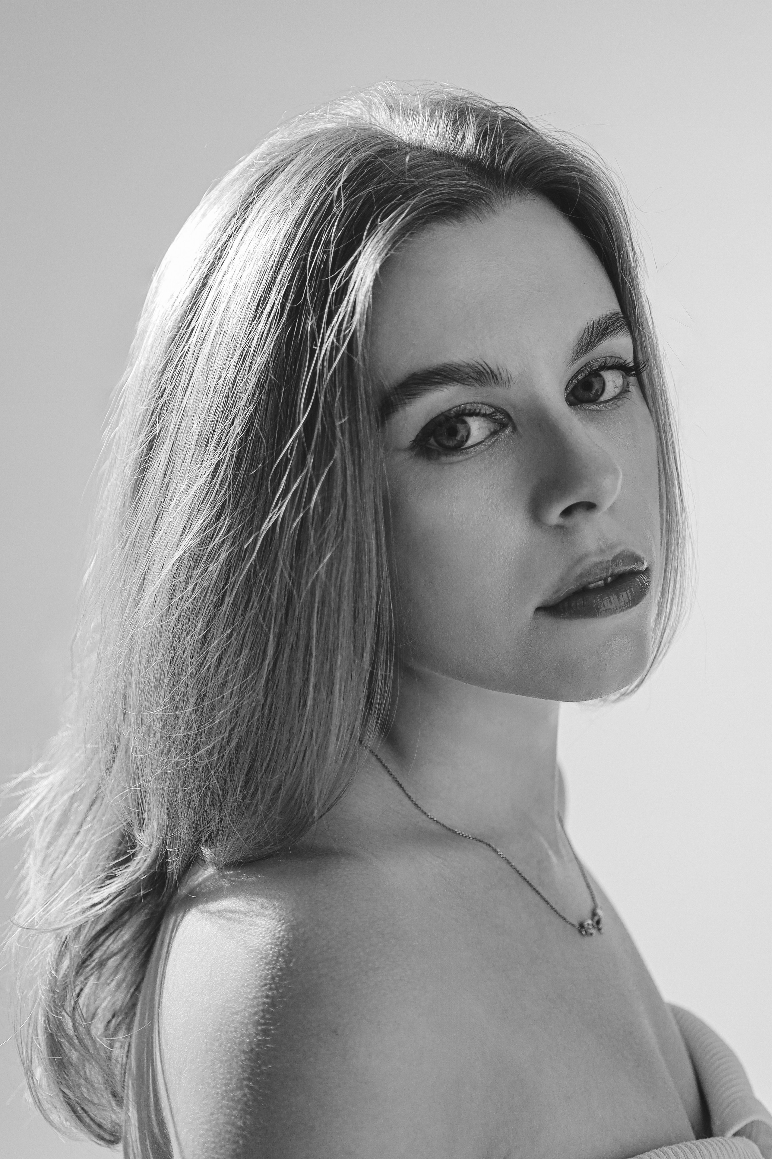 Studio Photoshoot of Irina in Paris | Vlada Photo Art. Photographer in Paris: Vlada PhotoArt