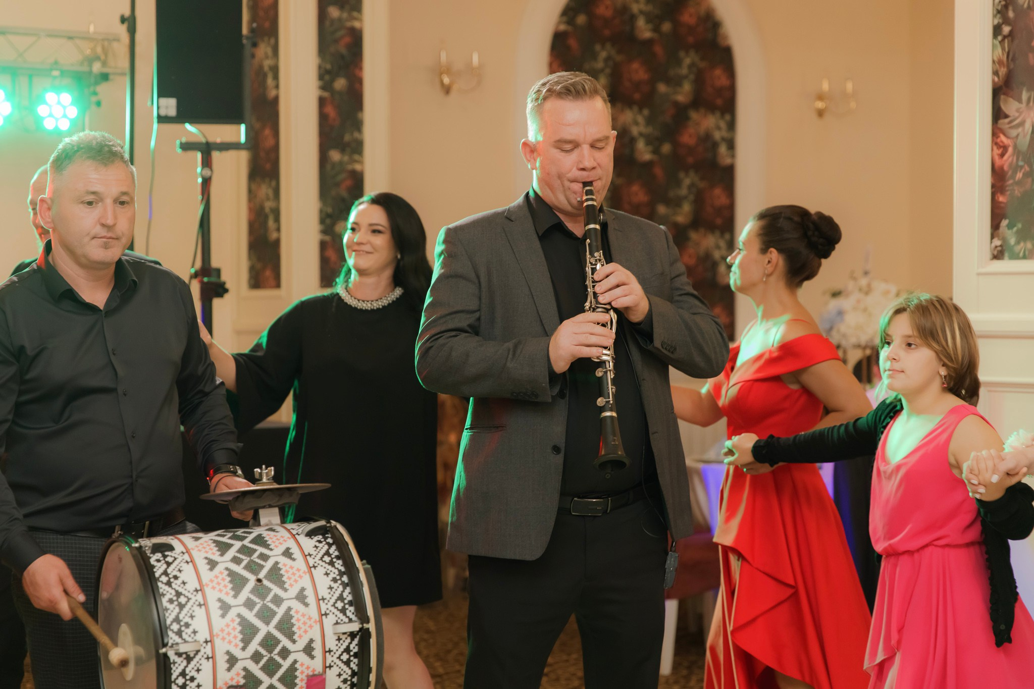 Mihai & Oana. Servicii foto-video profesionale, pentru momente de neuitat