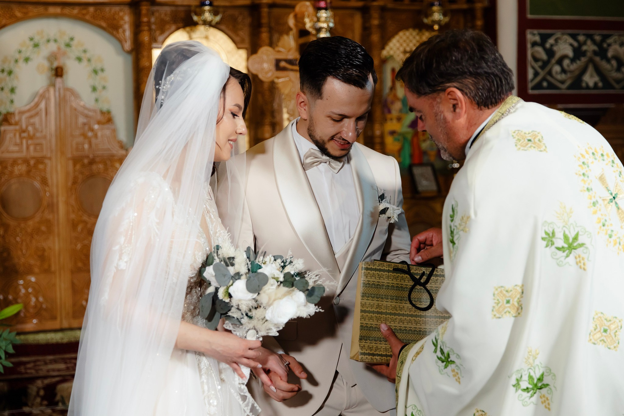 Ioana & Ionuț | Nuntă de poveste la Păstrăvăria Poiana din Mălini județul Suceava. Servicii foto-video profesionale, pentru momente de neuitat