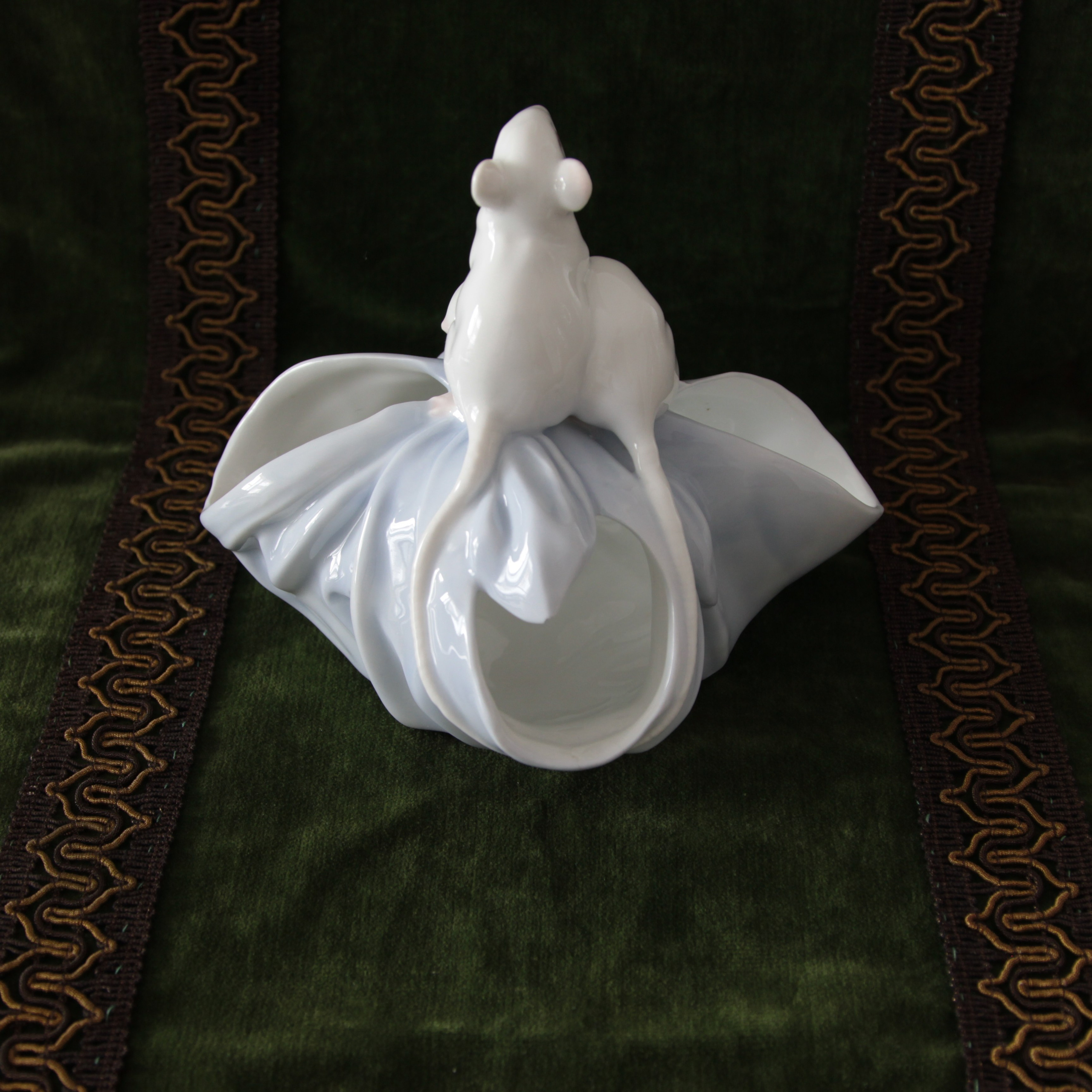 Mousevase. Современнные и актикварные украшения в Барселоне, Москве и Санкт-Петербурге