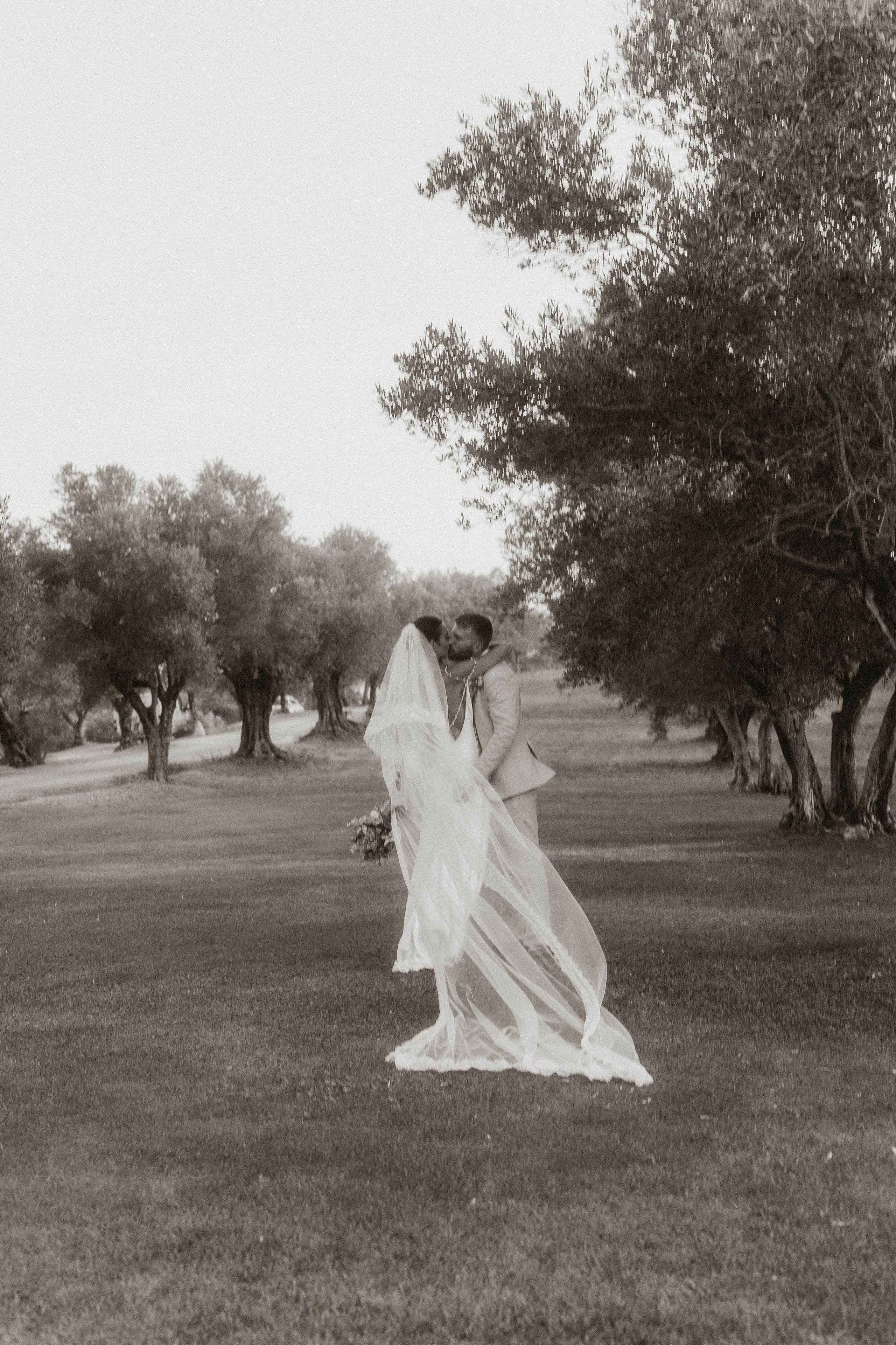 Lauren & Jamie. Hotel Castell d’Emporda. Paola fotógrafo / videografo de bodas en Barcelona