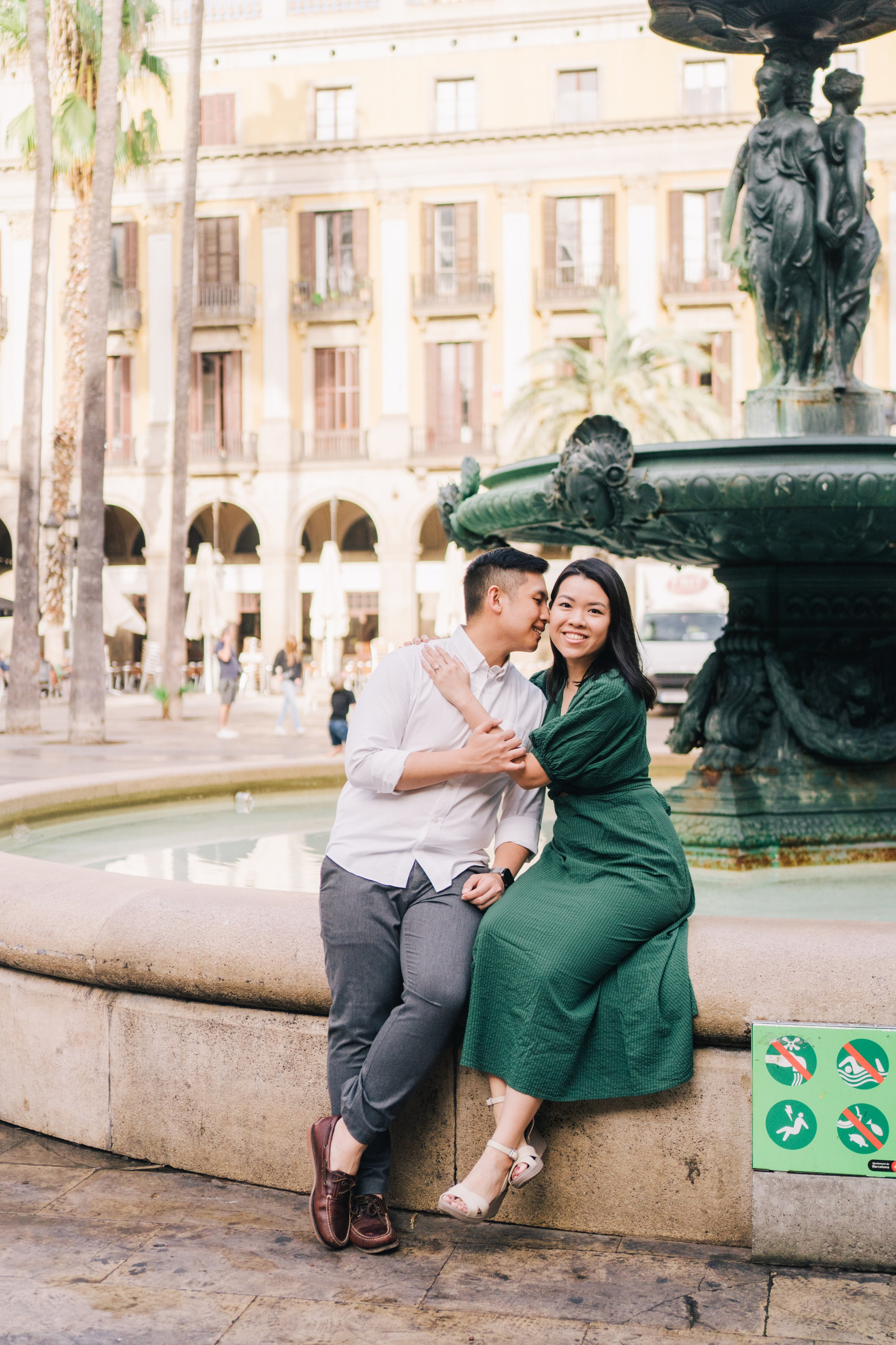 LoveStory in Gothic Quarter. Photographer Kristina Dorina