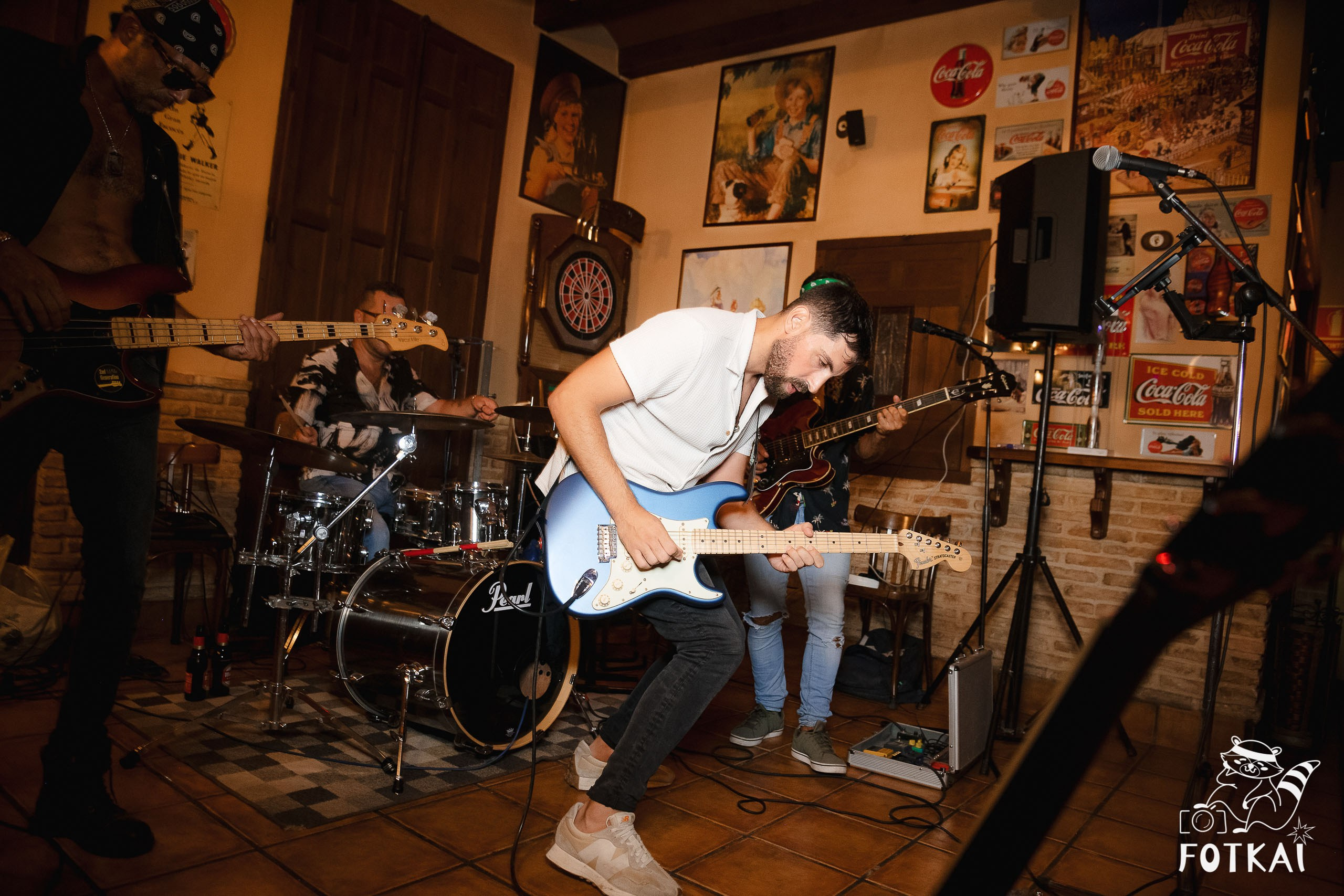 Stones of the Coast en Café Aljibe Rojales: Reportaje fotográfico 30.08.25 | FOTKAI