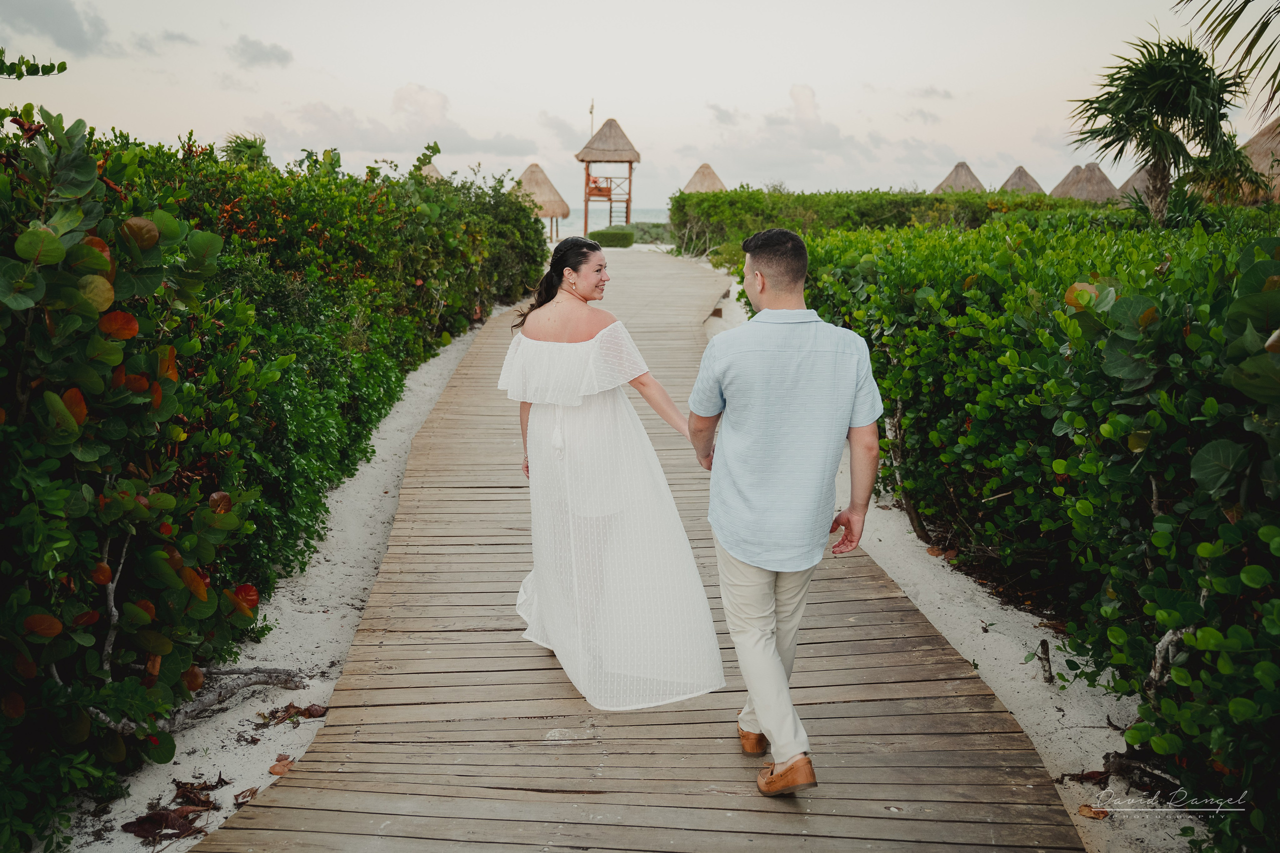 Save The Date Sessions. Destination wedding photographer based in Cancun and Riviera Maya with service worldwide