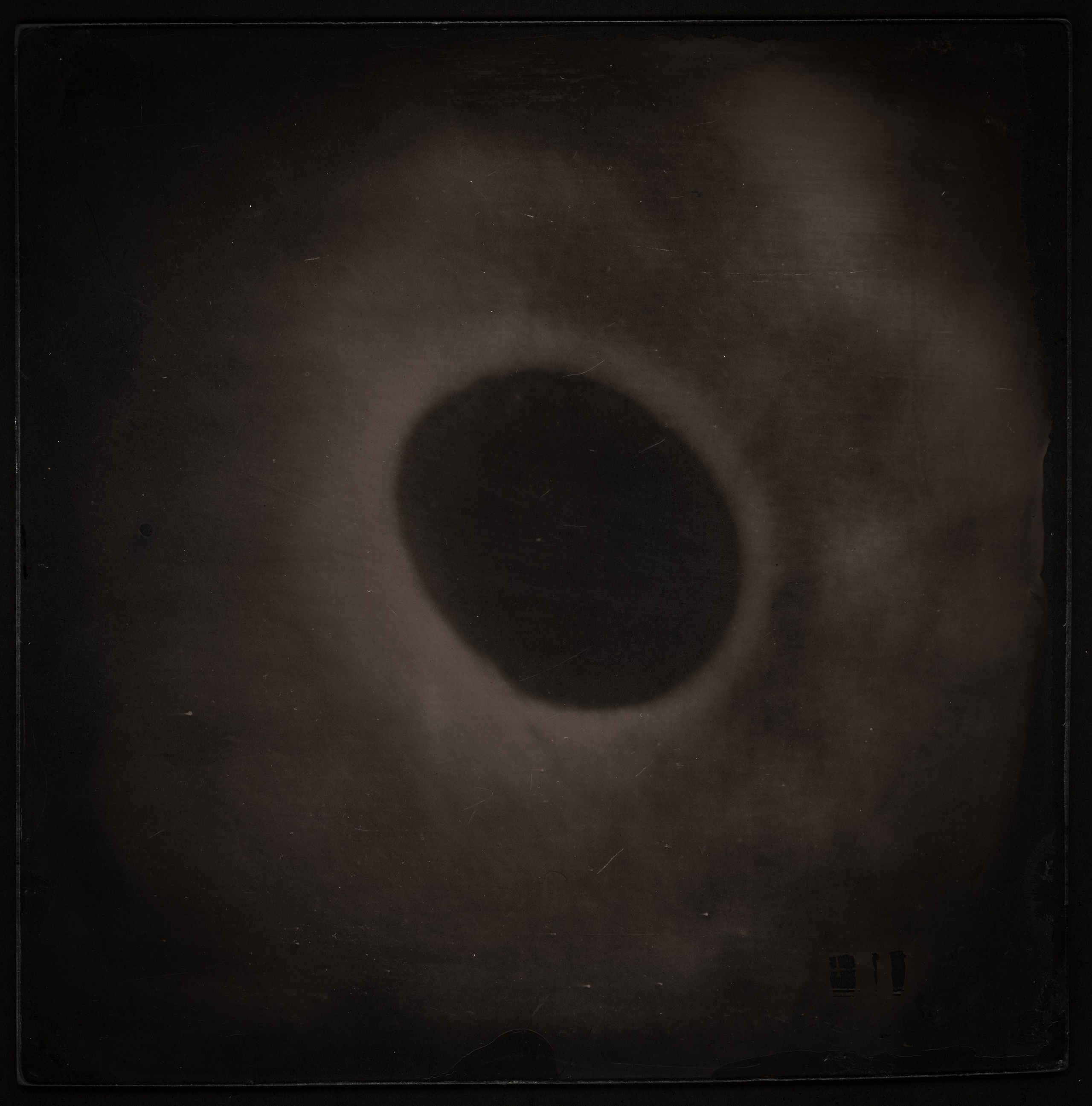 APPARITIONE. Adriano Escanhuela — Experimental