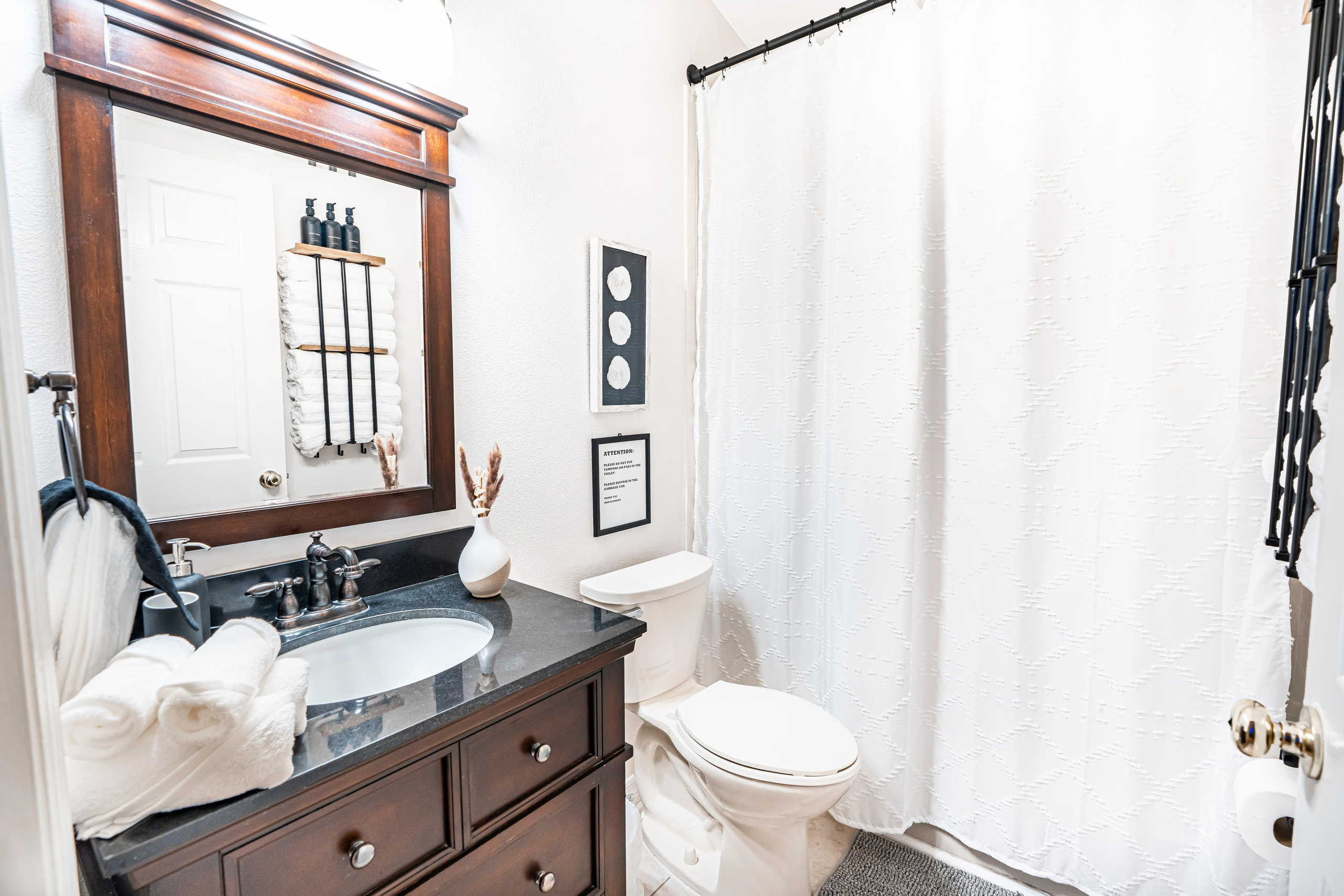 The house is for Rent AirBNB: https://ru.airbnb.com/rooms/1023445326769536774?_set_bev_on_new_domain=1702356155_MDFhNDI0ZDdjMDhj&source_impression_id=p3_1702356155_K3LTjNJeF83QUyI0