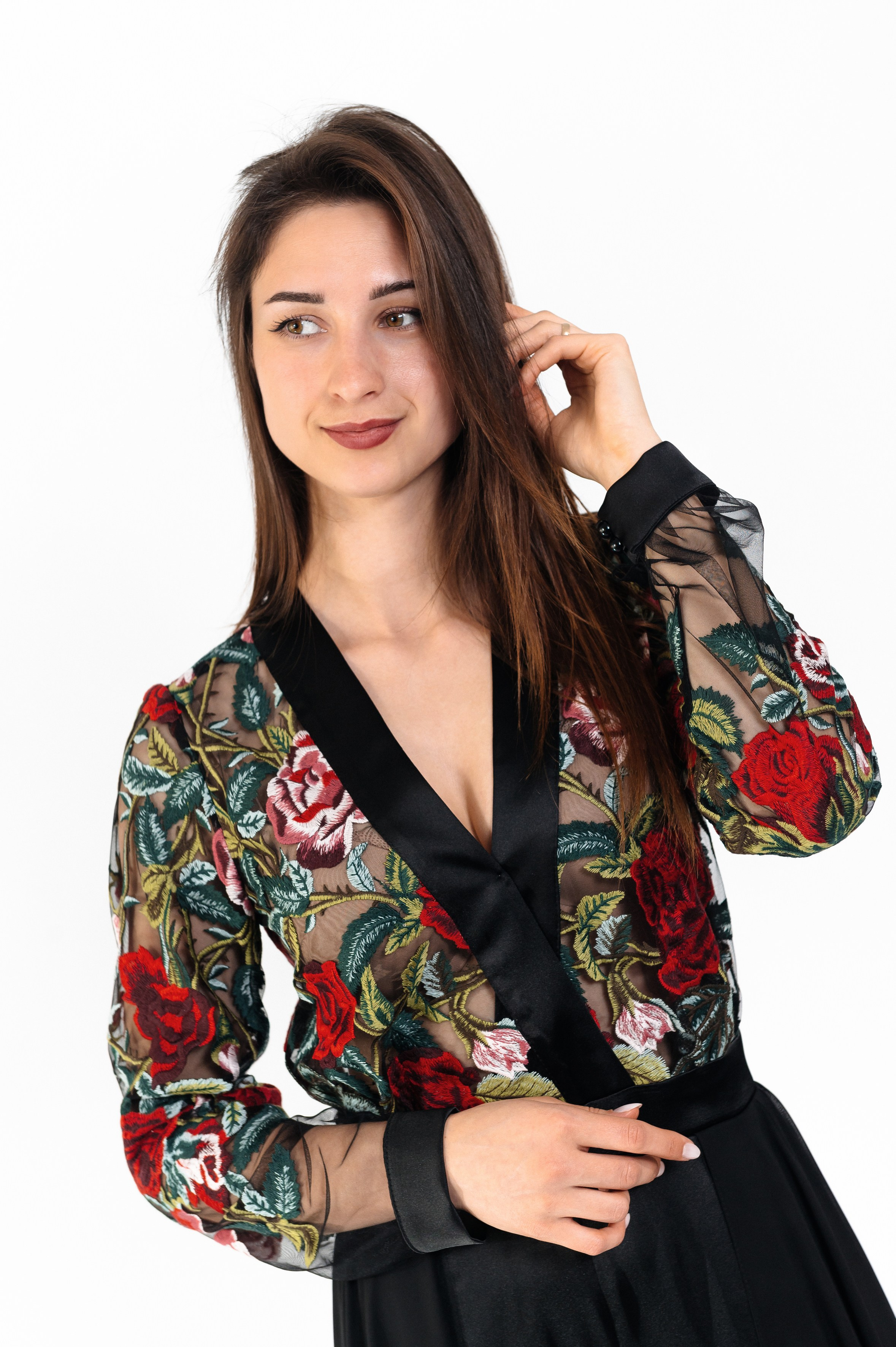 Salopetă din broderie. Designer vestimentar: elaborarea, proiectarea și confectionare…