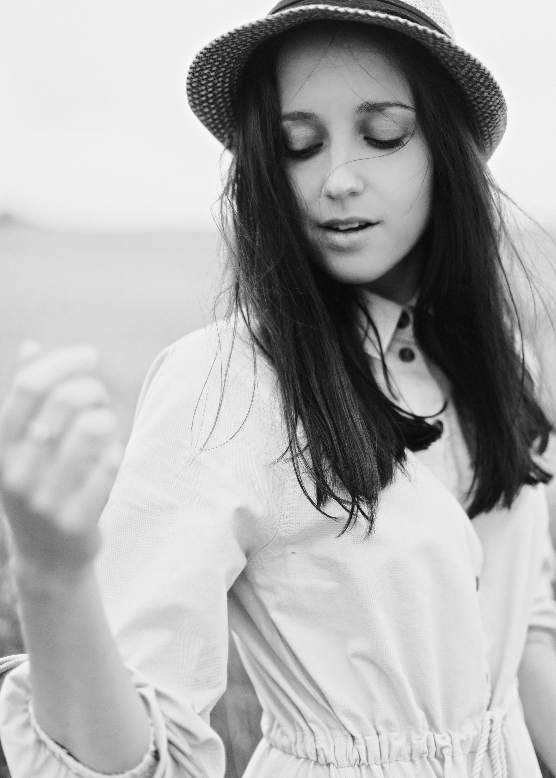 Katya | tenderness in the field. Kaja | fotograf psów we Wrocławiu