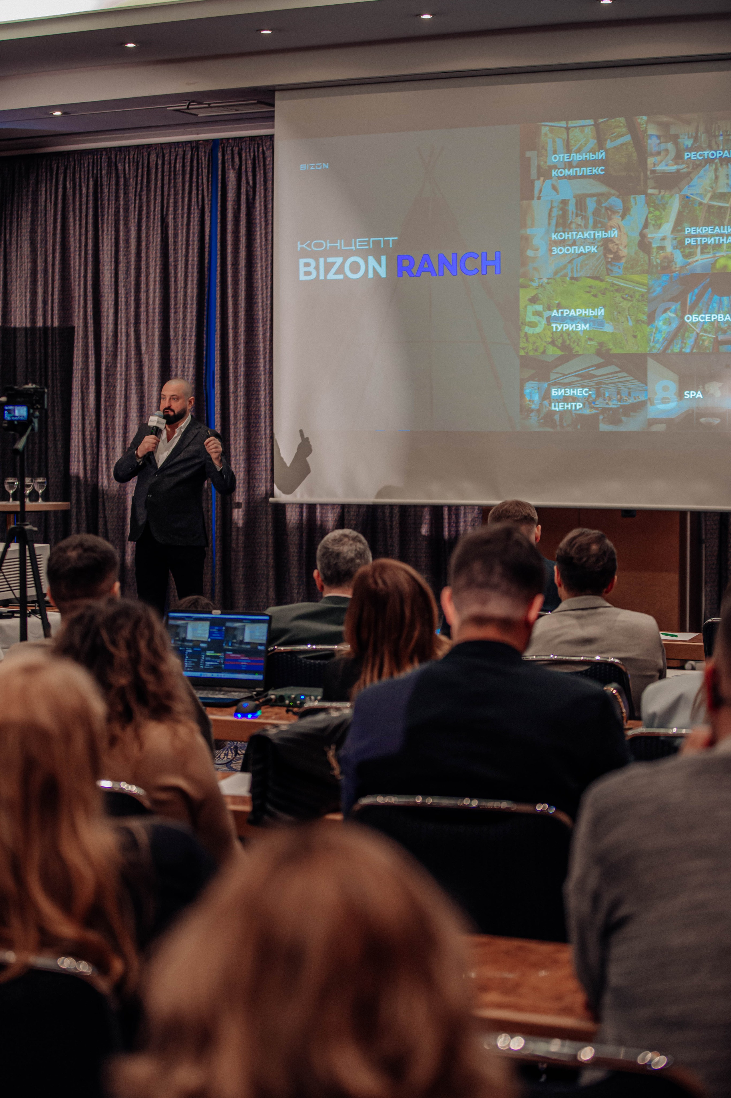 Club Bizon. Portrait family photographer in Berlin Elena Zakh