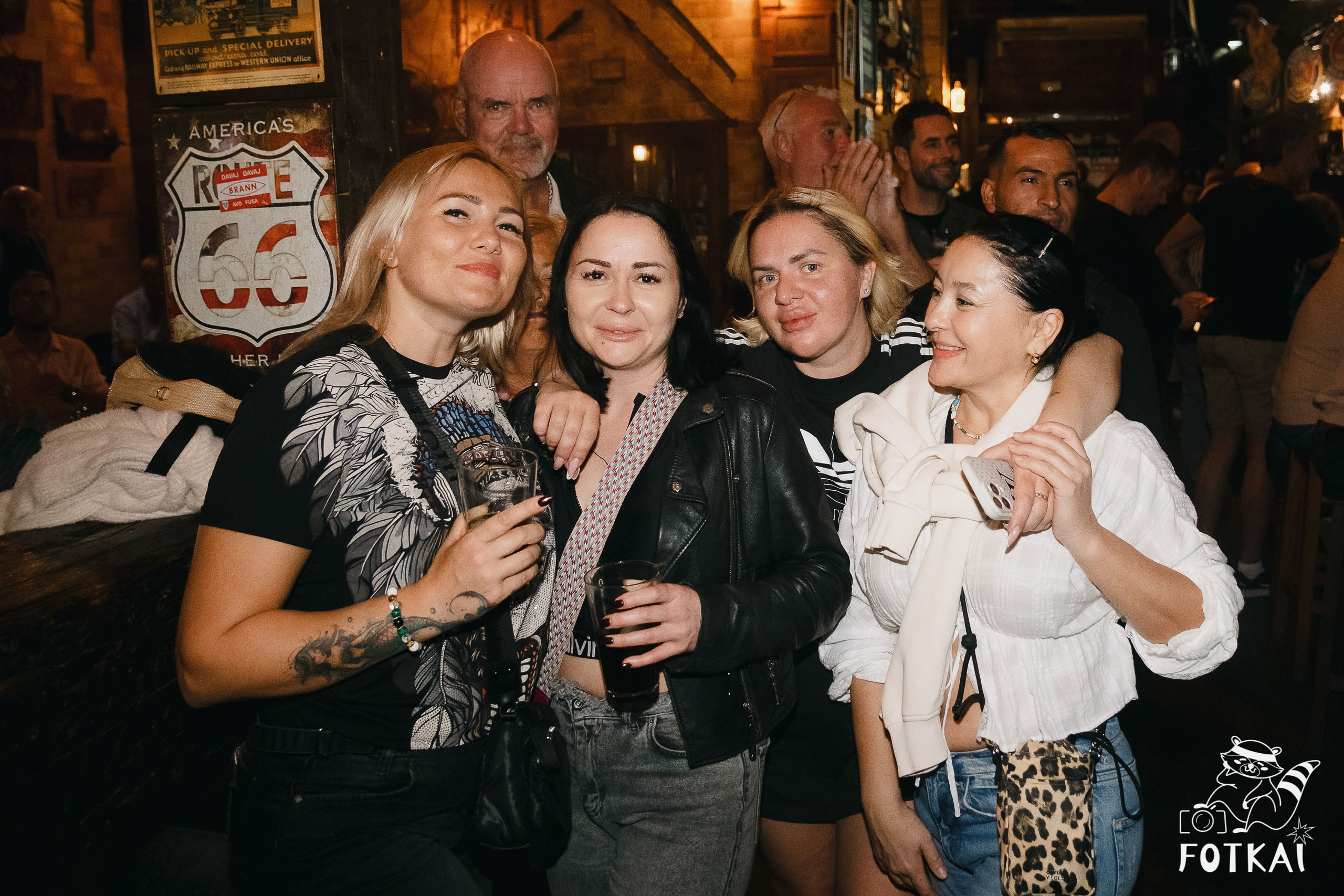 Фоторепортаж JAM Night в El Paso Bar, Torrevieja — живая музыка и атмосфера Коста-Бланки | FOTKAI