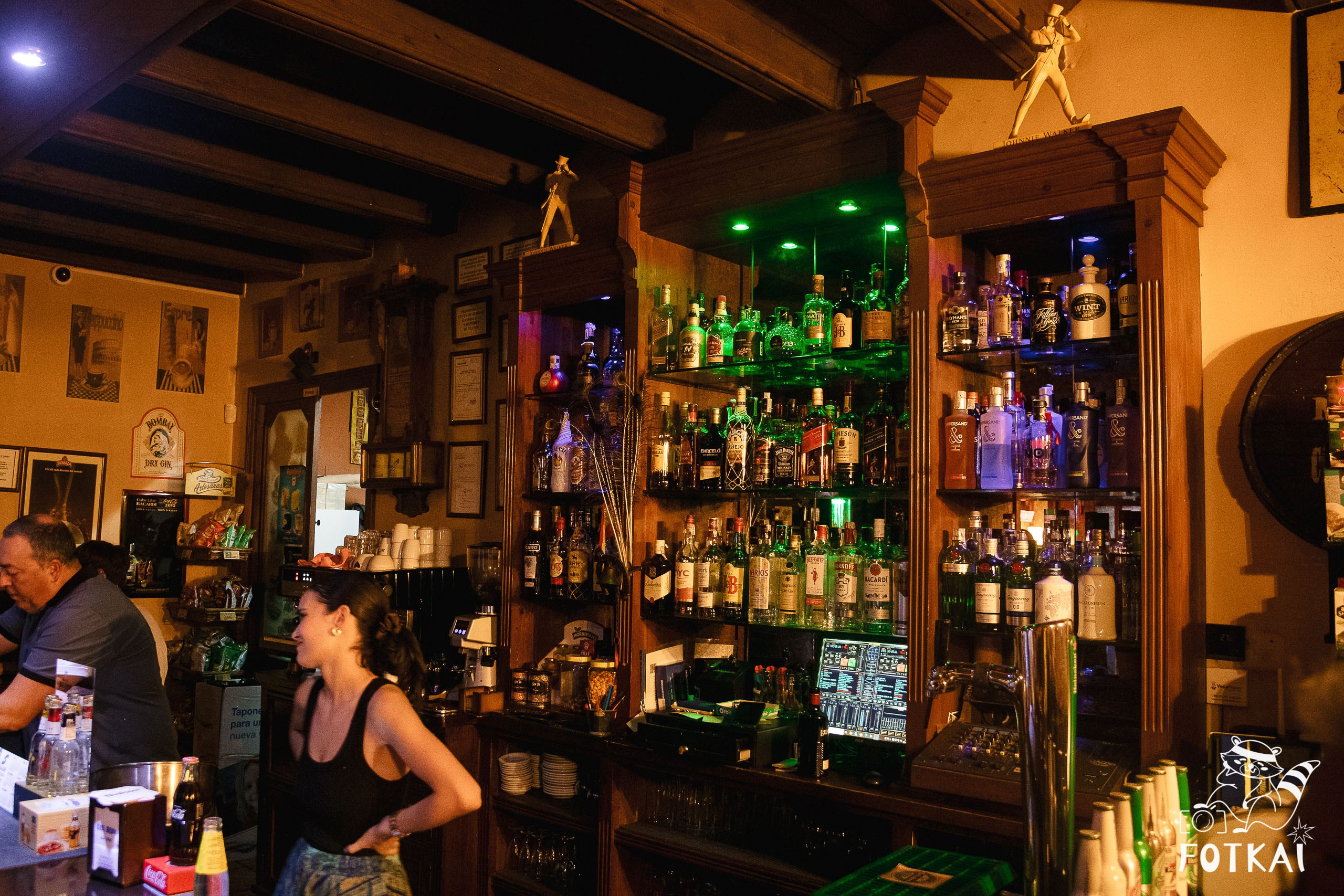 Stones of the Coast en Café Aljibe Rojales: Reportaje fotográfico 30.08.25 | FOTKAI