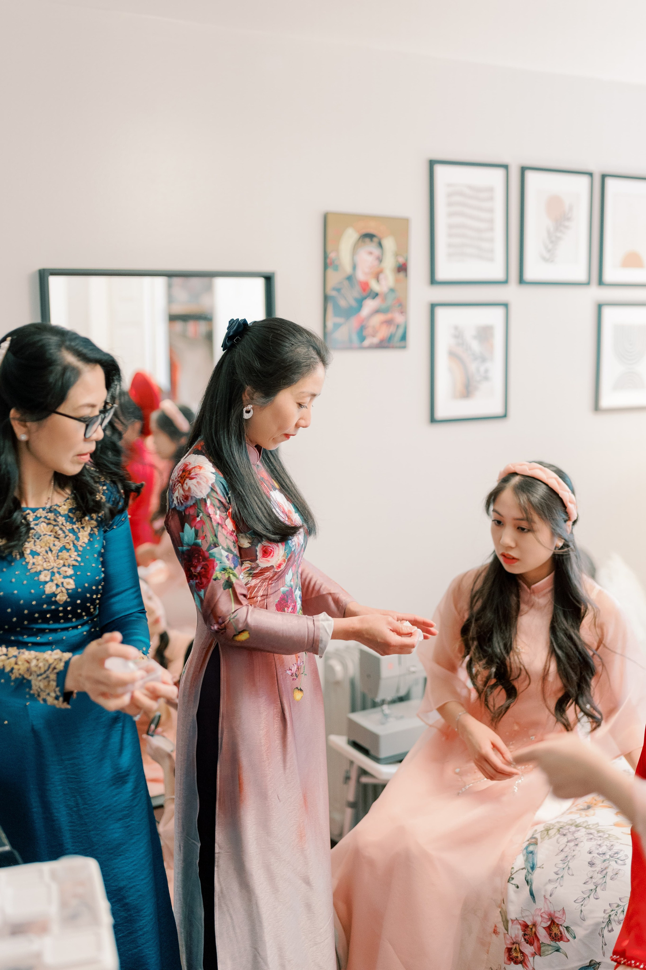 Vietnamese Tea Ceremony. Bellevue, WA. July 2024. EVAN ARISTOV WEDDING PHOTOGRAPHY — Seattle Wedding Photographer