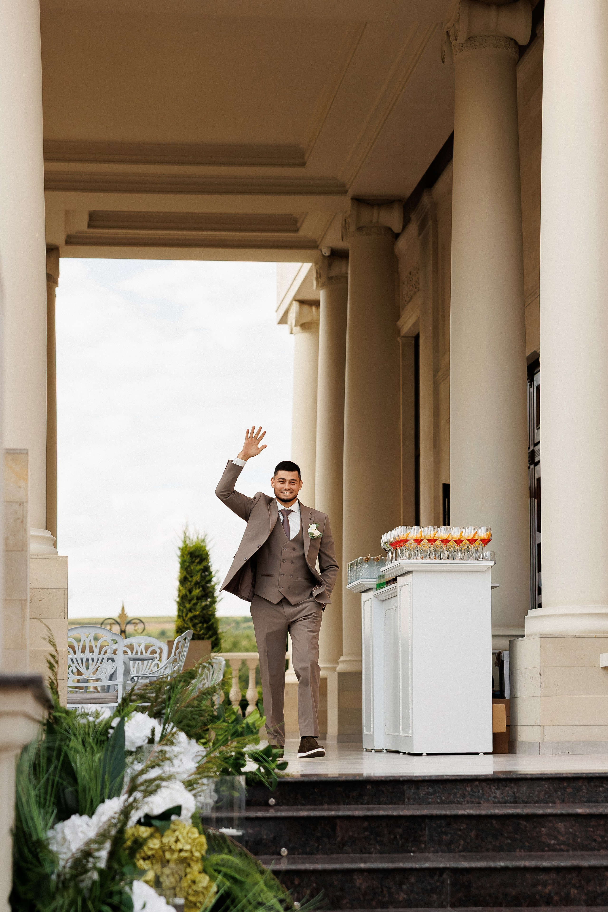 Eugen & Livia — Grand Elysee — Wedding Day. Servicii Foto și Video 067188353