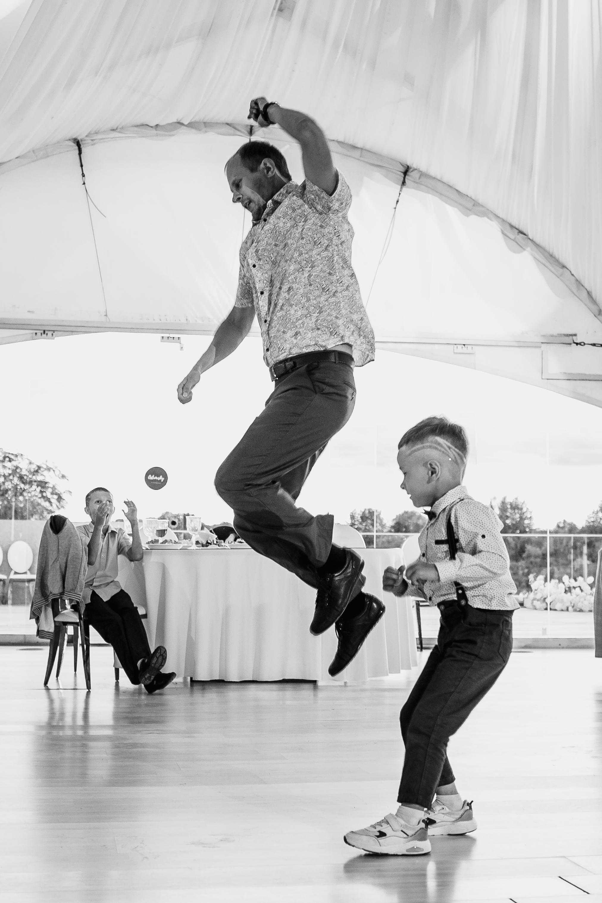 Roman & Kate. Wedding and family photographer and videographer PA, NJ, NY, DE, MD