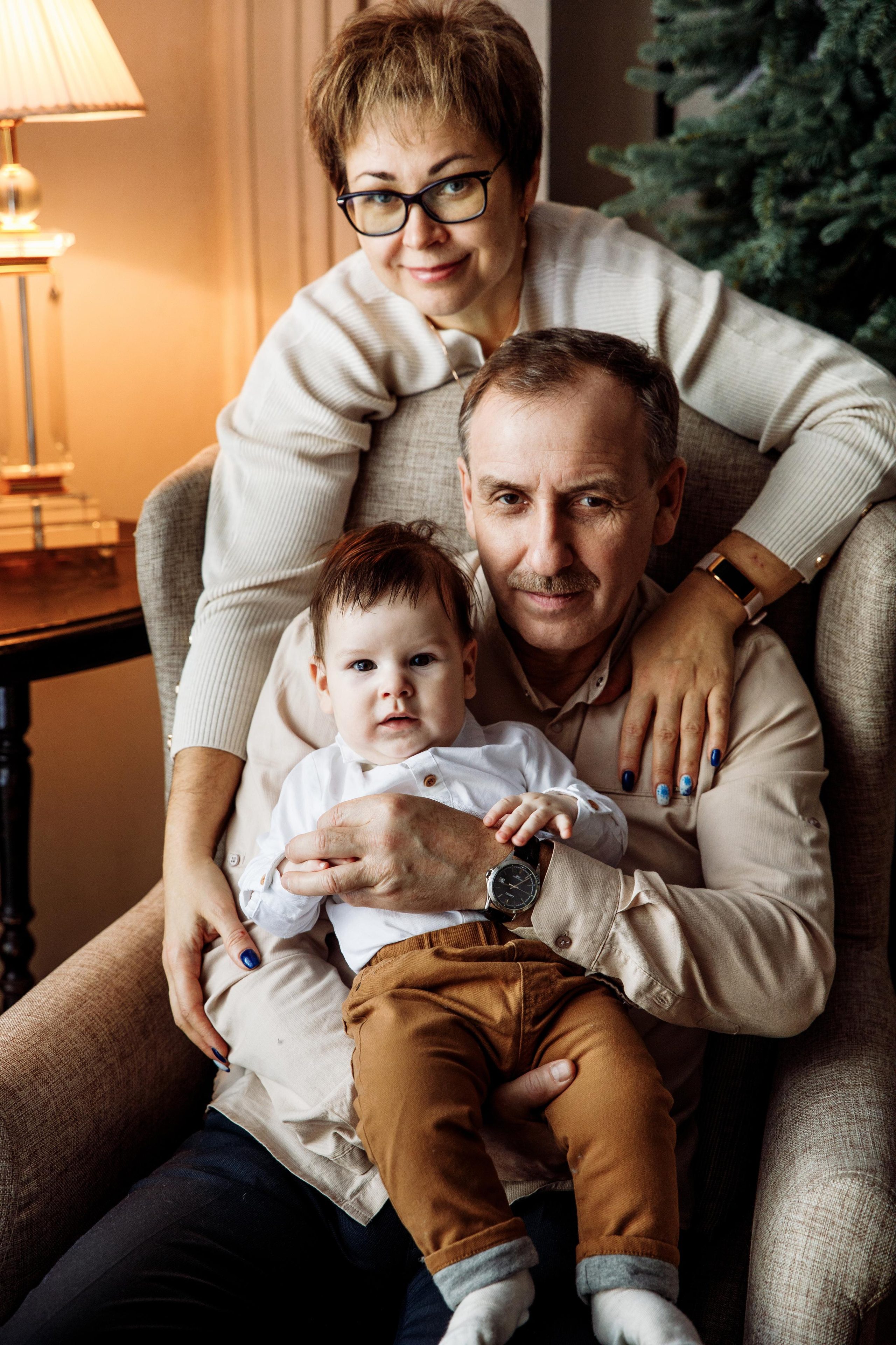 Nastya, Jane and grandparents. Wedding and family photographer and videographer PA, NJ, NY, DE, MD
