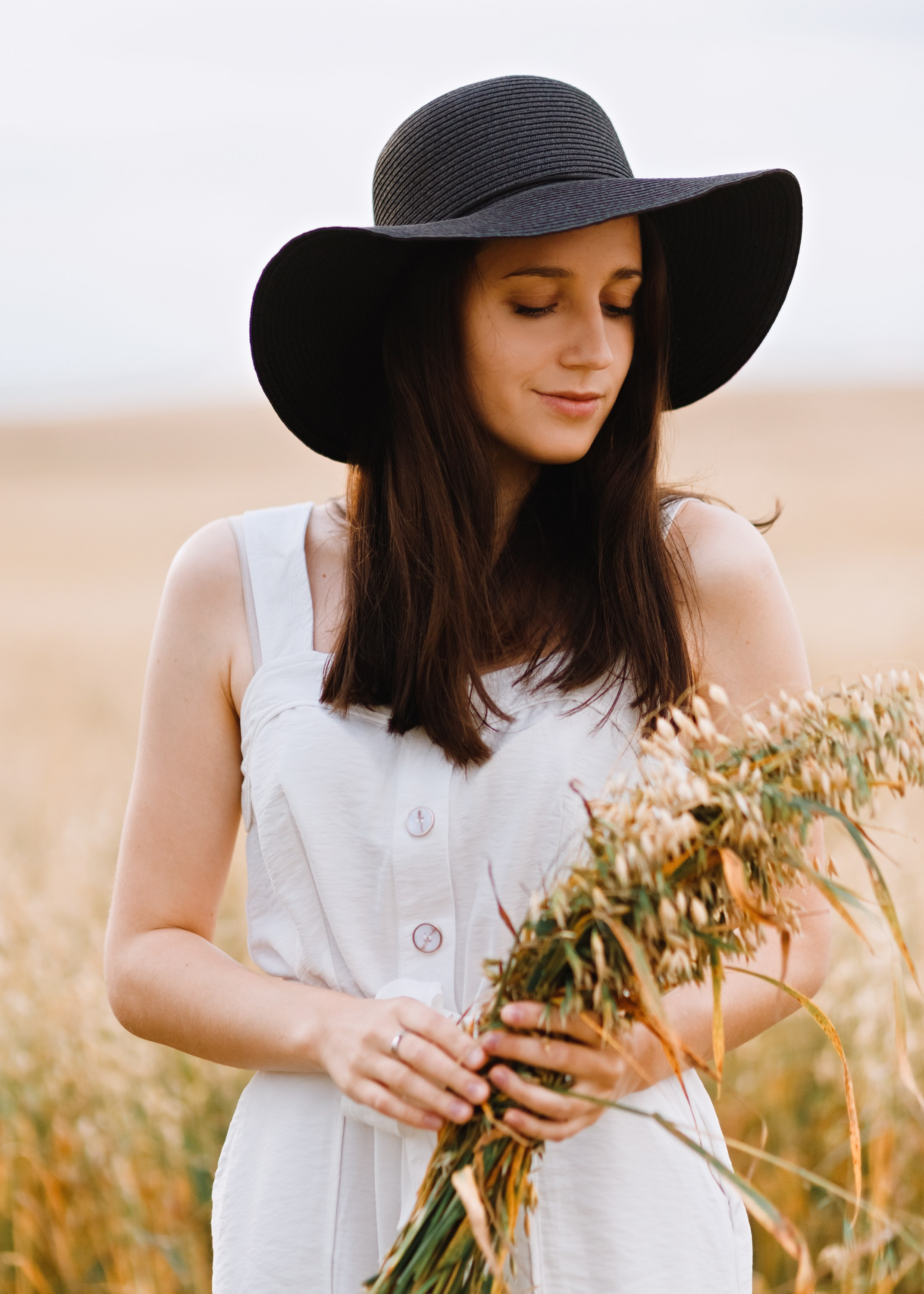 Katya | tenderness in the field. Kaja | fotograf psów we Wrocławiu