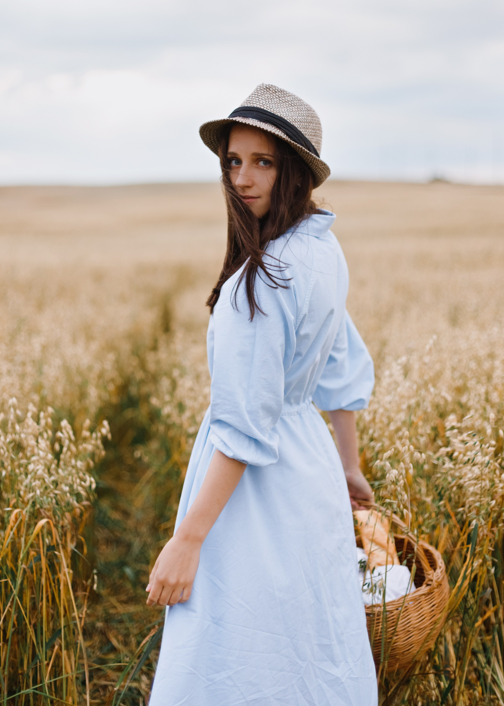 Katya | tenderness in the field. Kaja | fotograf psów we Wrocławiu