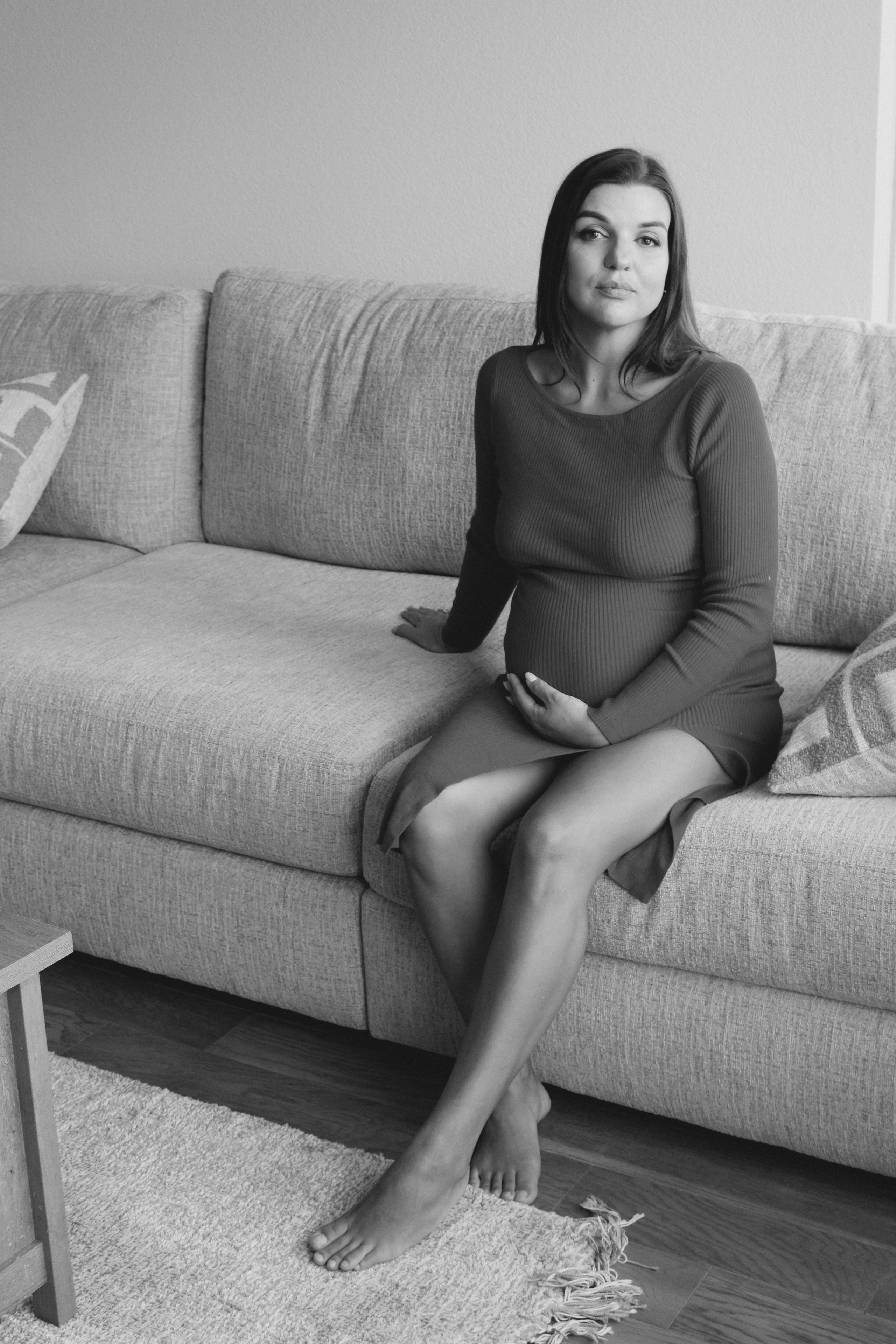 Maternity, Family & Pregnancy Photoshoot at Home. Lana Petrychenko — Portrait & Family Photographer. Valencia, Spain