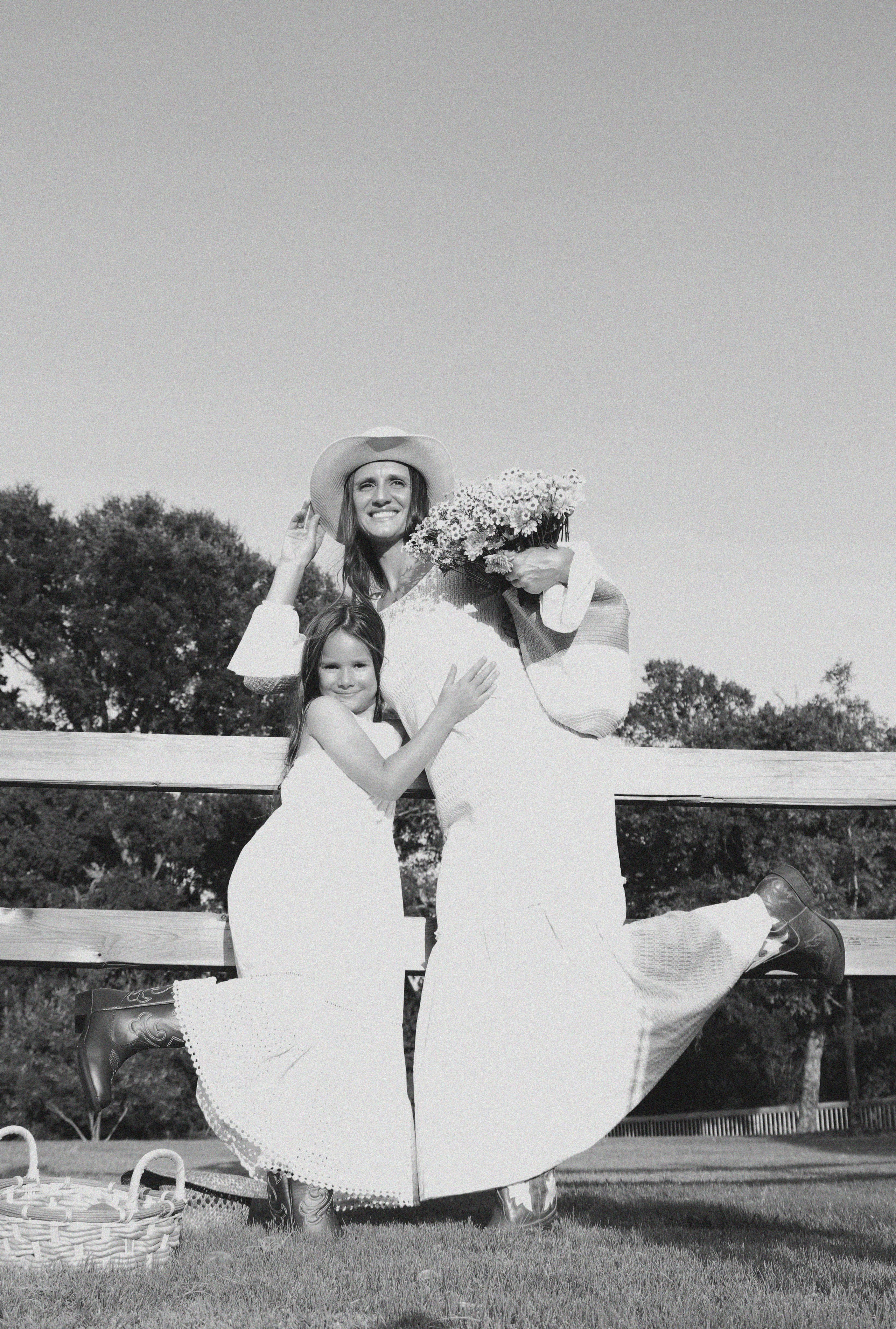 Texas Countryside Family Photoshoot in Cowboy Style. Lana Petrychenko — Portrait & Family Photographer. Valencia, Spain