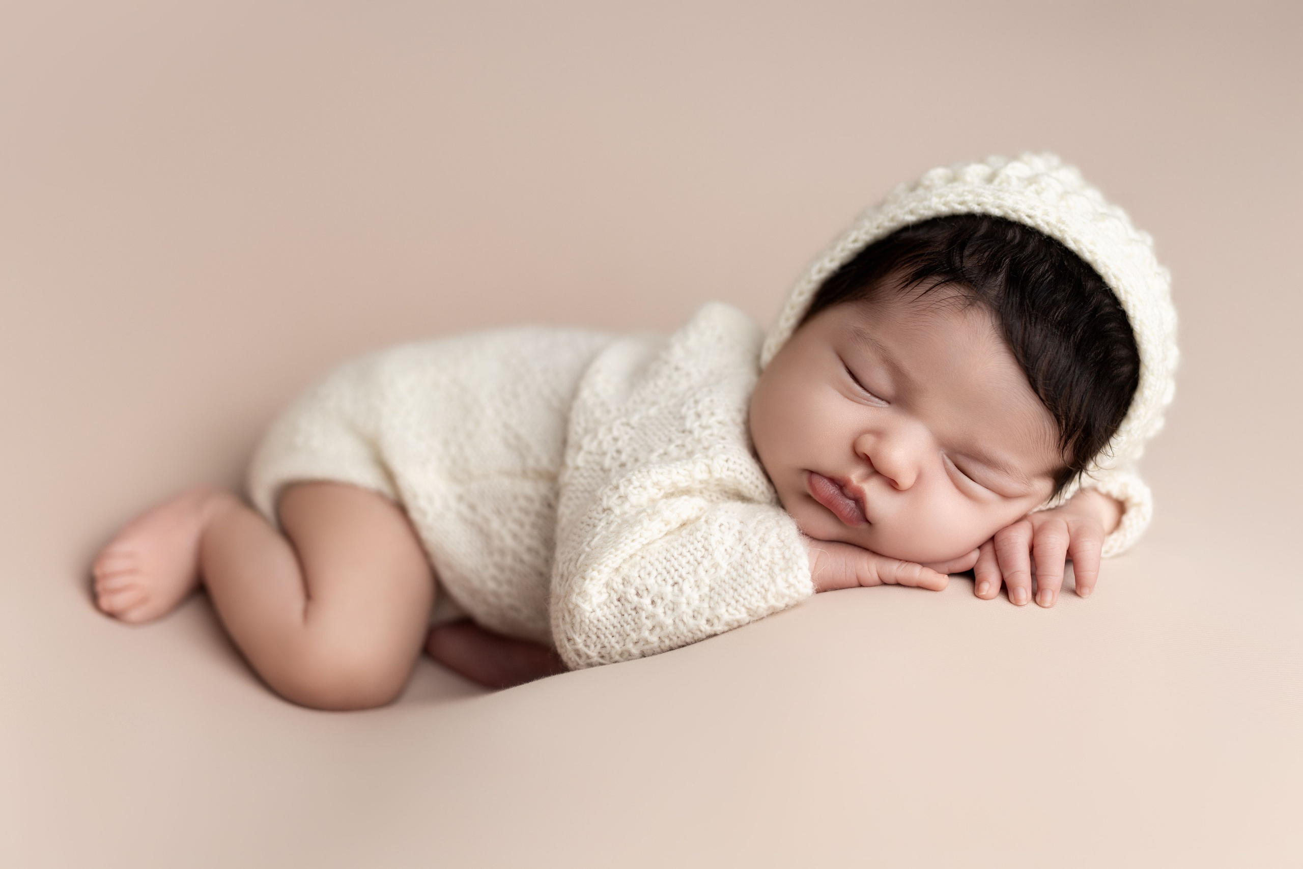 Newborn Classic. Newborn, kids, family photographer based near Zurich, Switzerland