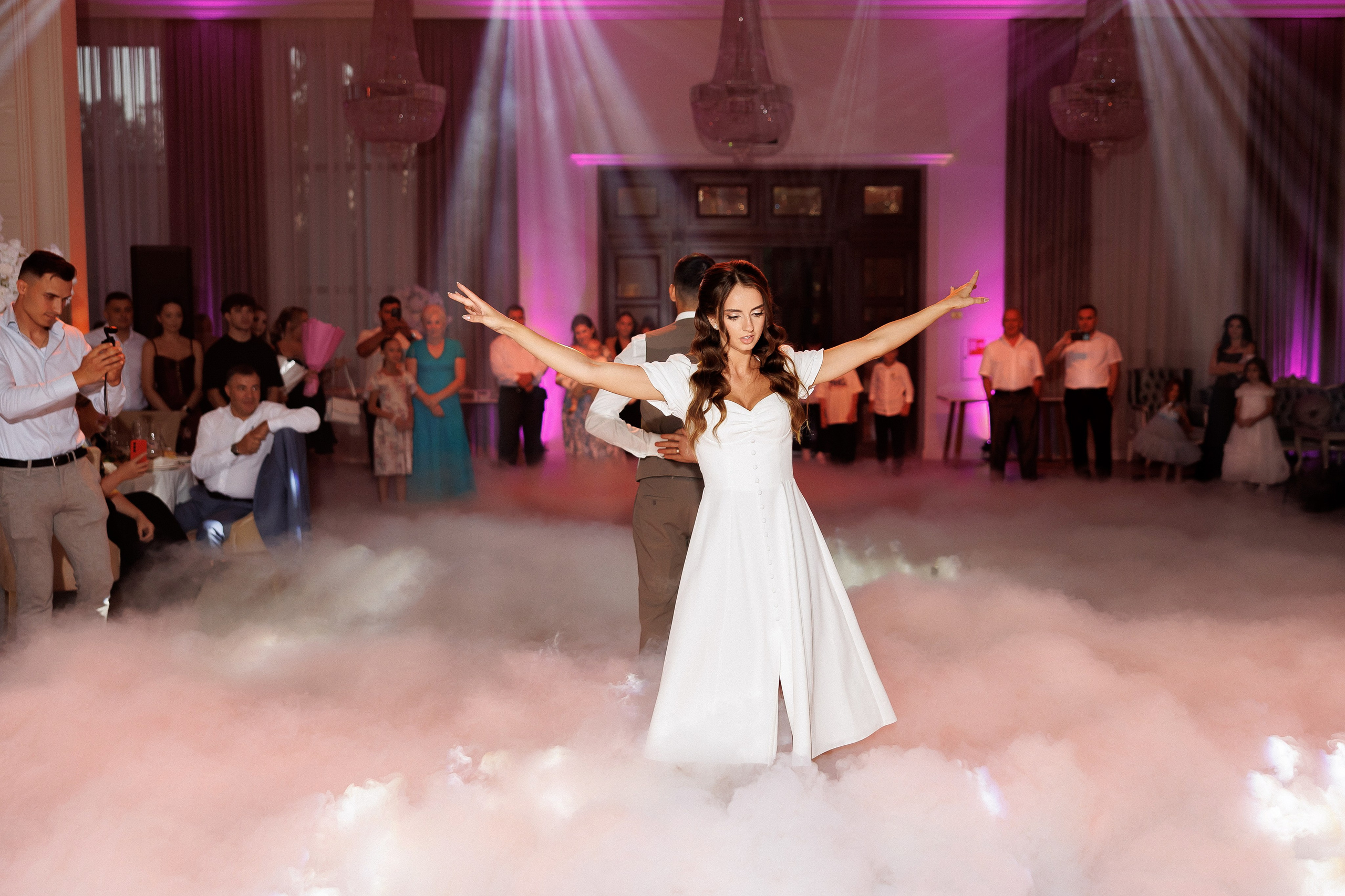 Eugen & Livia — Grand Elysee — Wedding Day. Servicii Foto și Video 067188353