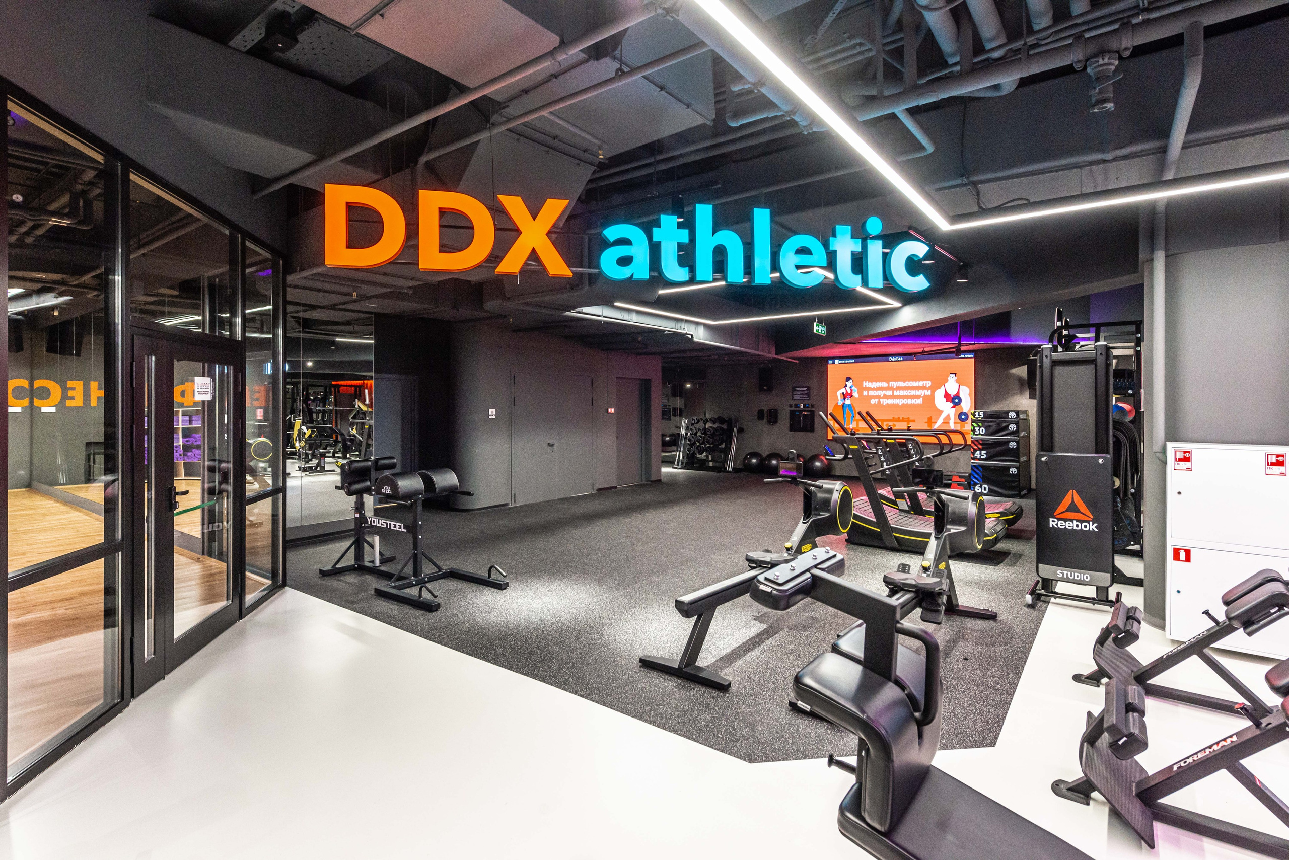 Фитнес-клуб DDX Fitness на ул. Лескова. ФОТОГРАФ МЕКСИКА КИНТАНА-РОО