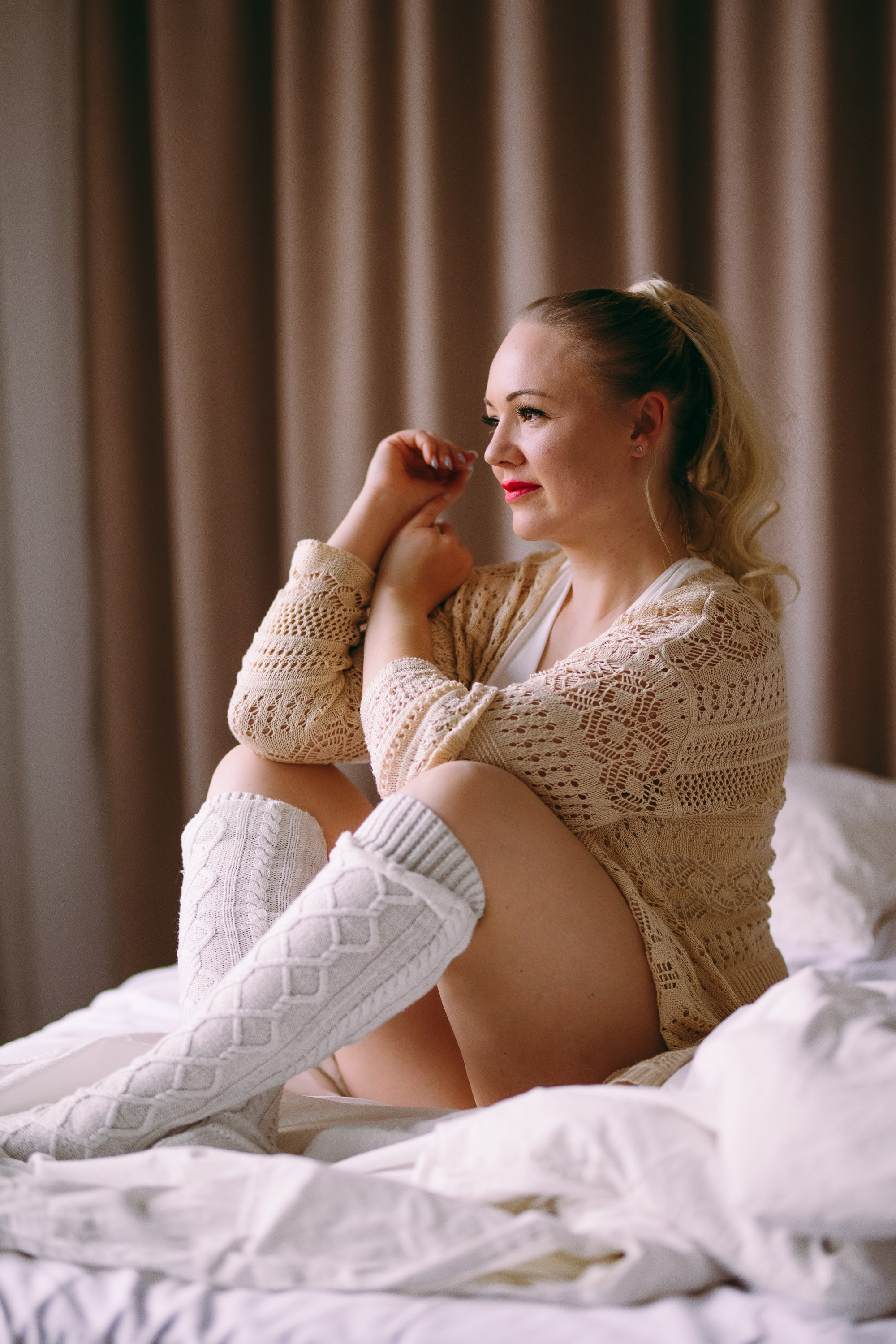 Boudoir session in studio. Valokuvaaja Lahti, Helsinki Elena Salonen