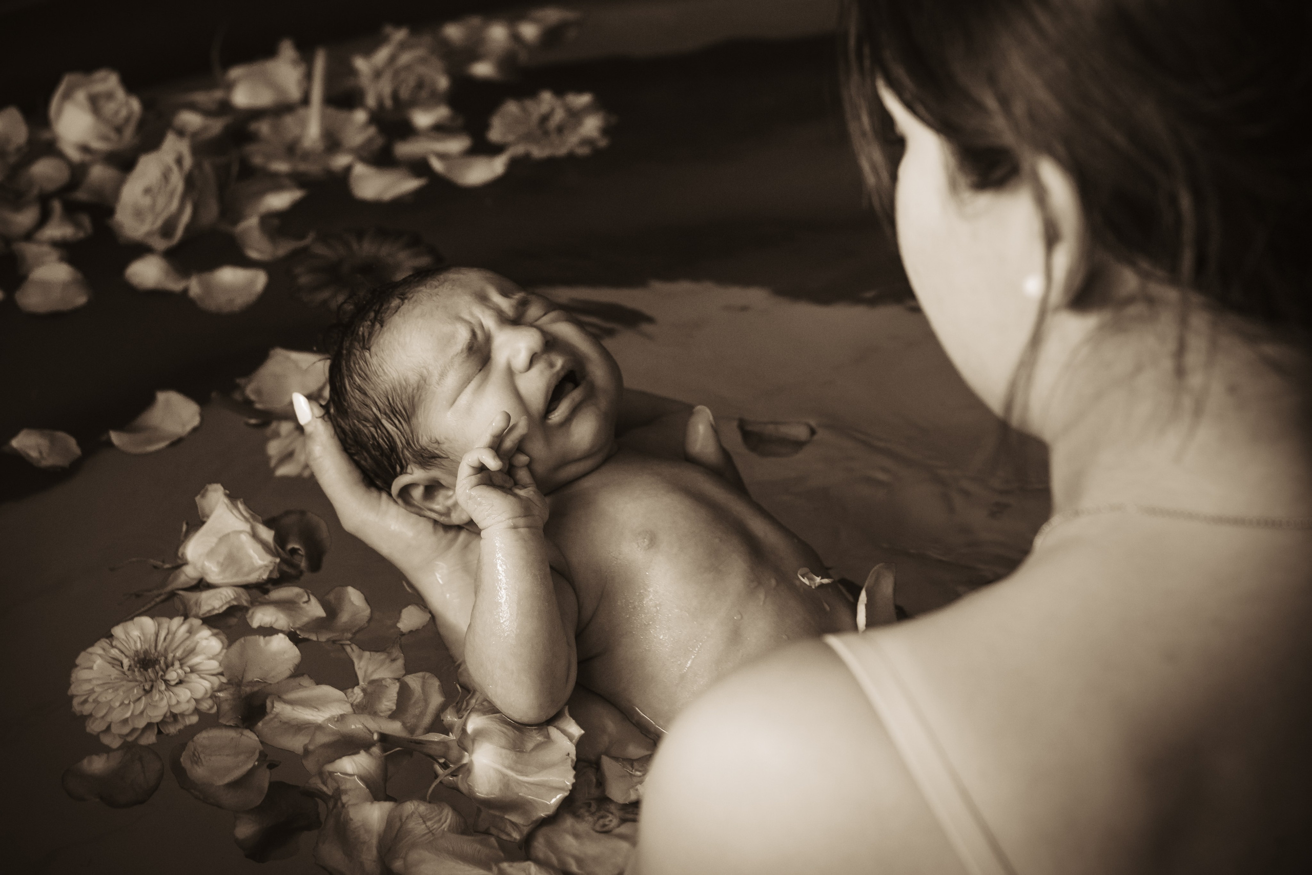 Monika, Pool newborn shooting. Family photographer Aargau Zurich
