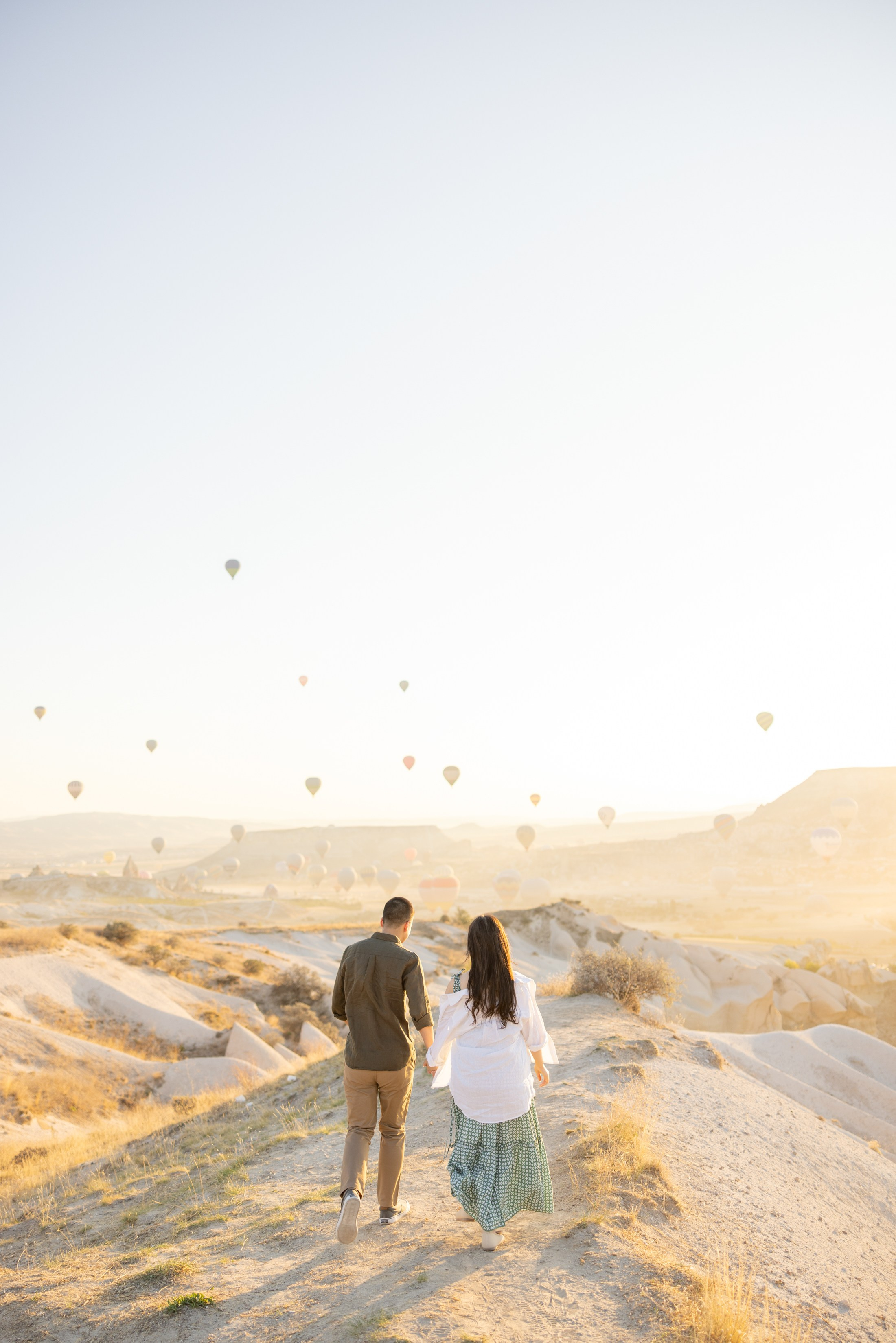 Romantic Love Story Photoshoot with Hot Air Balloons in Cappadocia. Julia Ganch I Fashion Wedding Photography I Cappadocia Turkey
