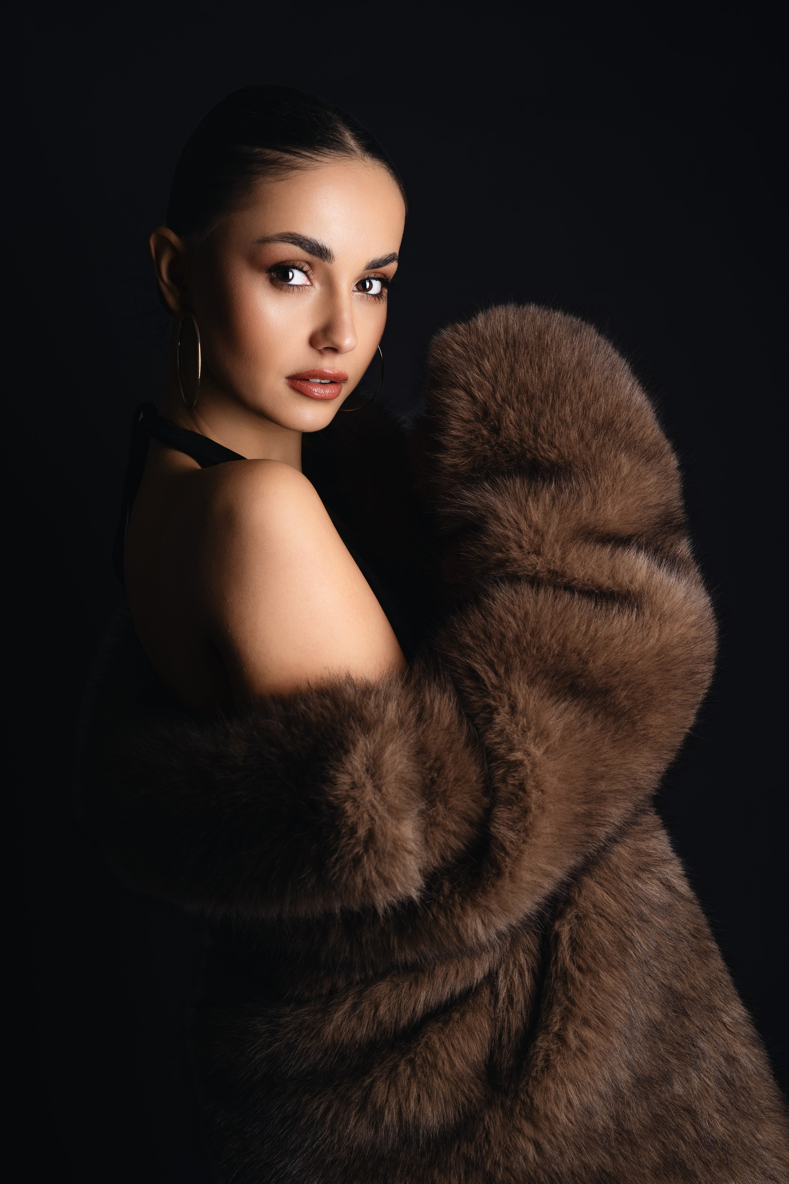 Fashion and Beauty Portrait Photography London – A fashion and beauty portrait session in London, blending beauty photography with high-fashion styling and lighting.