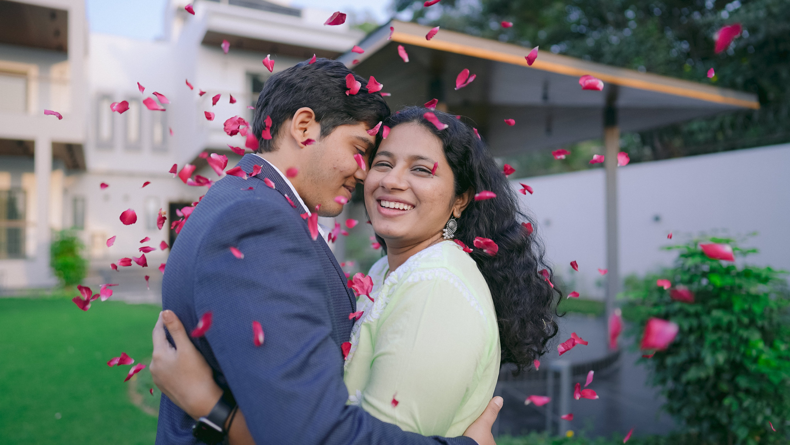 COUPLE SESSIONS. Love Emotions Weddings