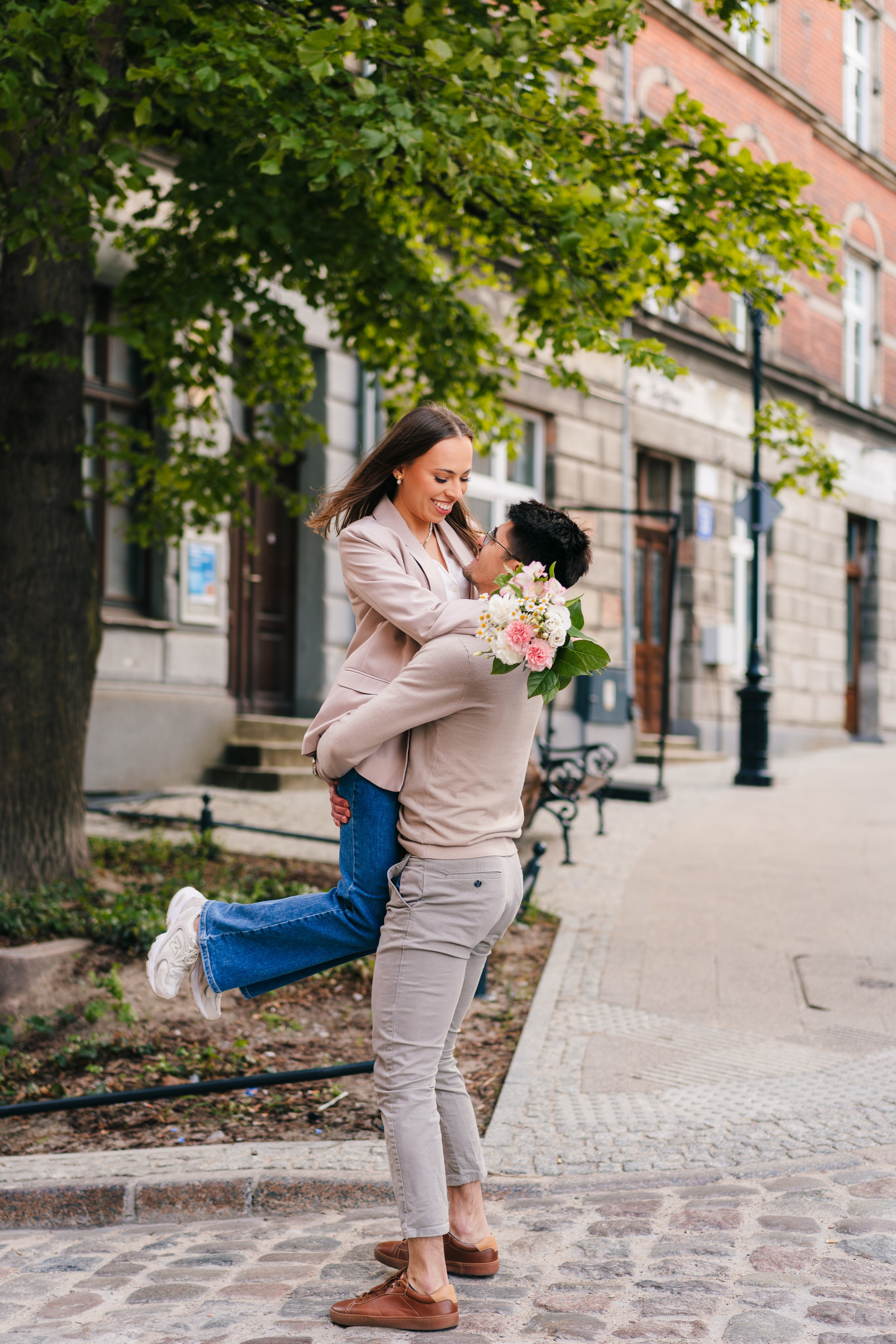 Karolina i Adrian, sesja narzeczeńska miejska i nad morzem. Fotograf ślubny & lifestyle Gdańsk, Karolina Baczewska