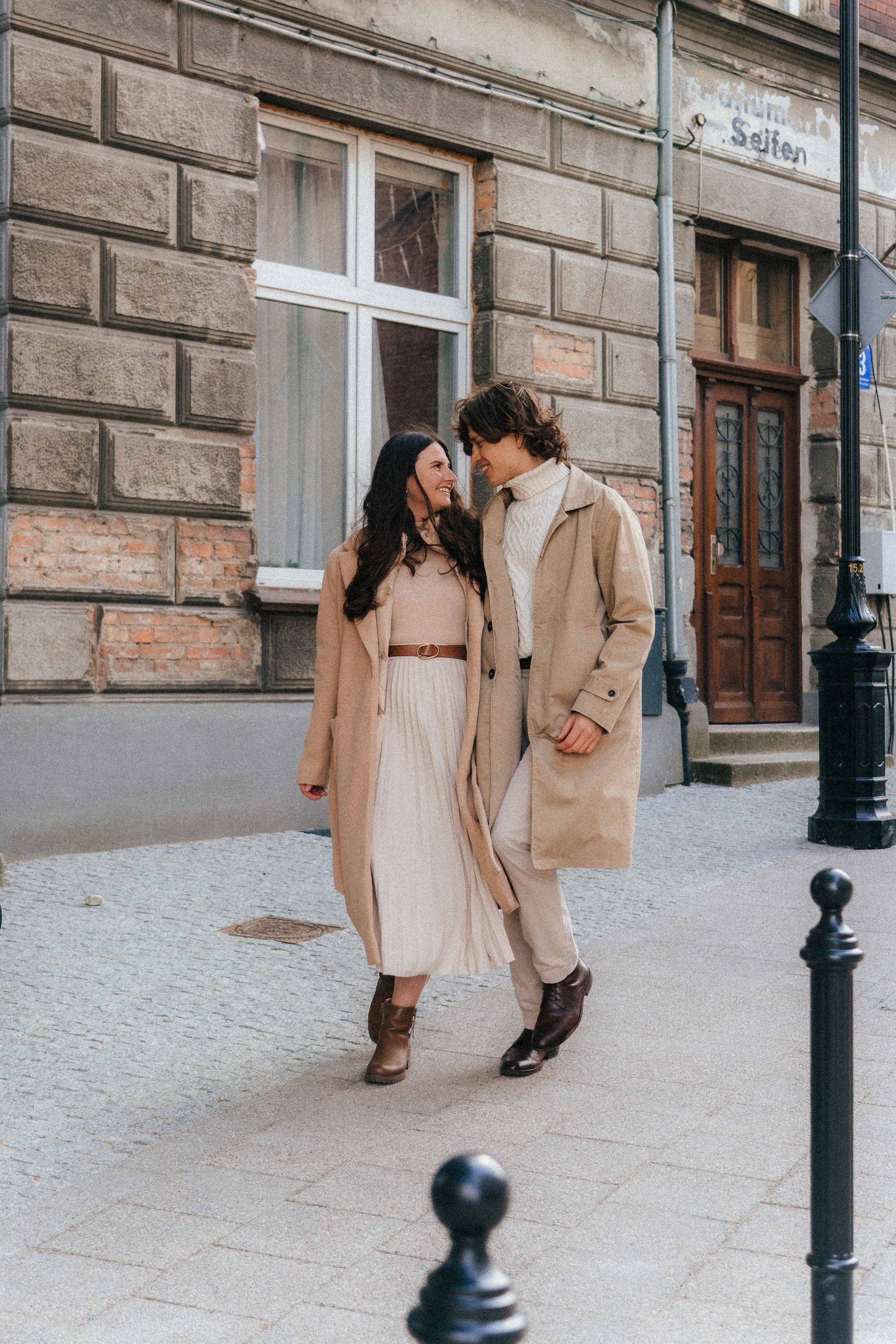 Pati i Szymon, miejska sesja love story. Fotograf ślubny & lifestyle Gdańsk, Karolina Baczewska
