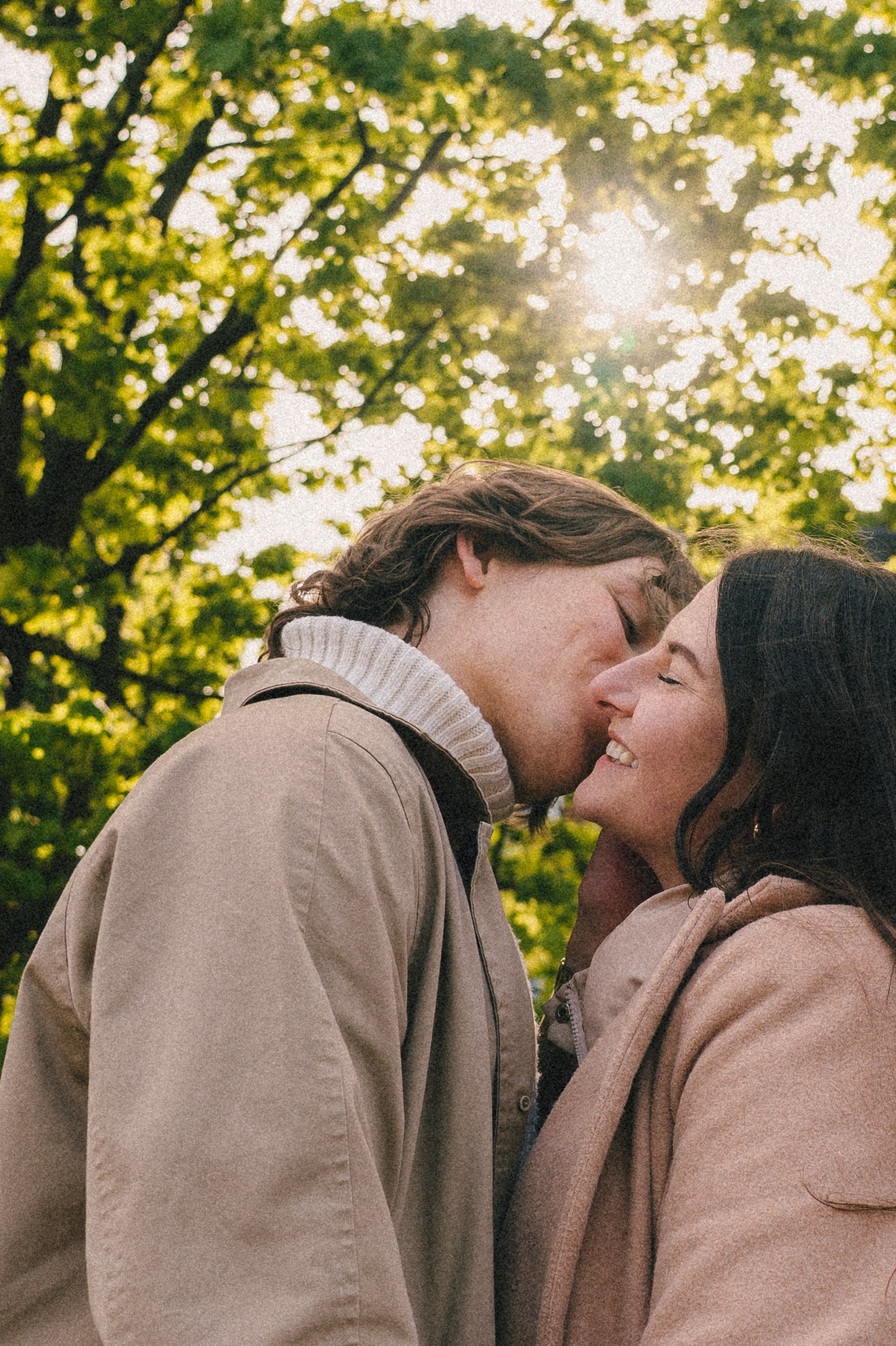 Pati i Szymon, miejska sesja love story. Fotograf ślubny & lifestyle Gdańsk, Karolina Baczewska
