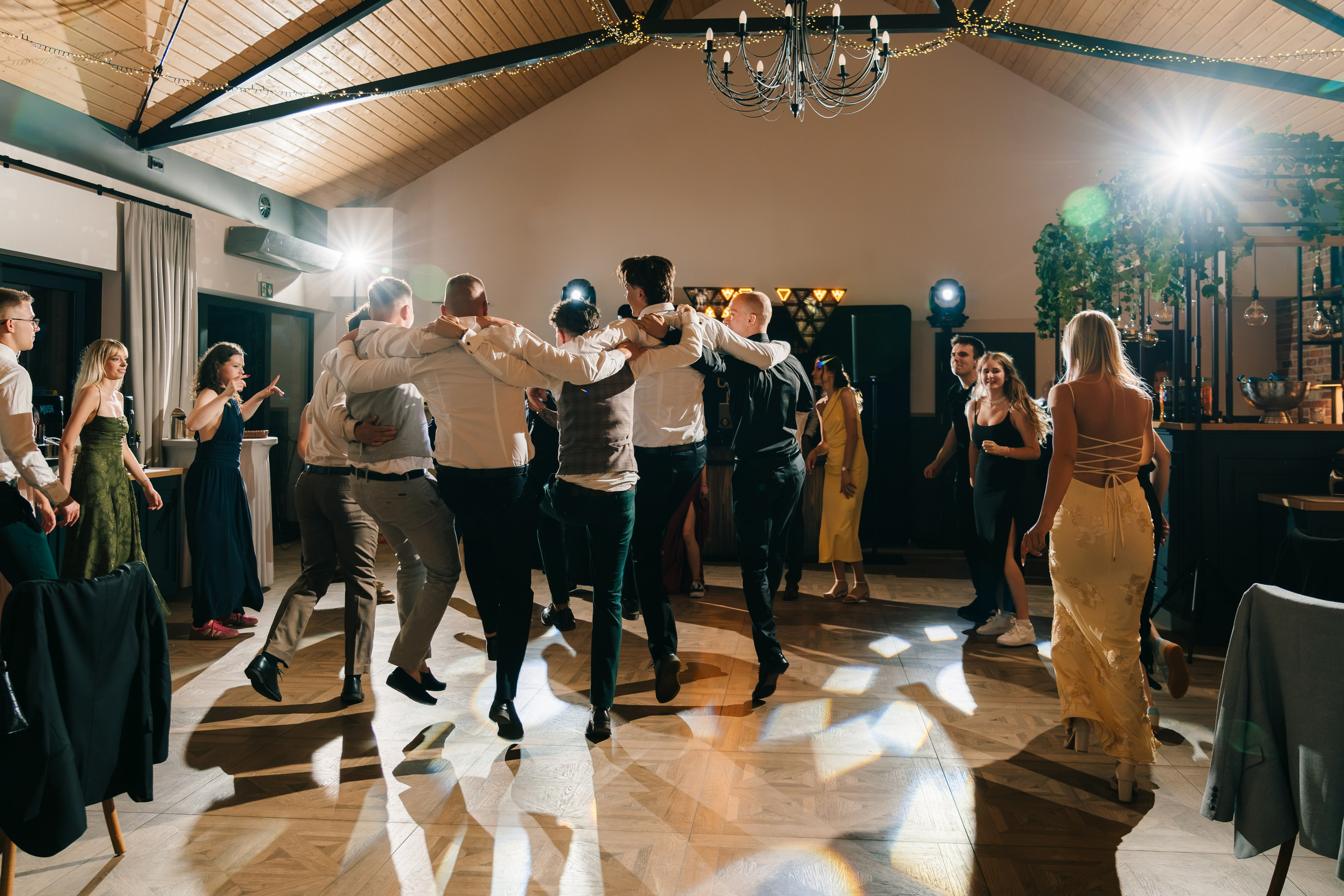 Marta i Cezary, Uroczysko Chmiel, zajawka. Fotograf ślubny & lifestyle Gdańsk, Karolina Baczewska