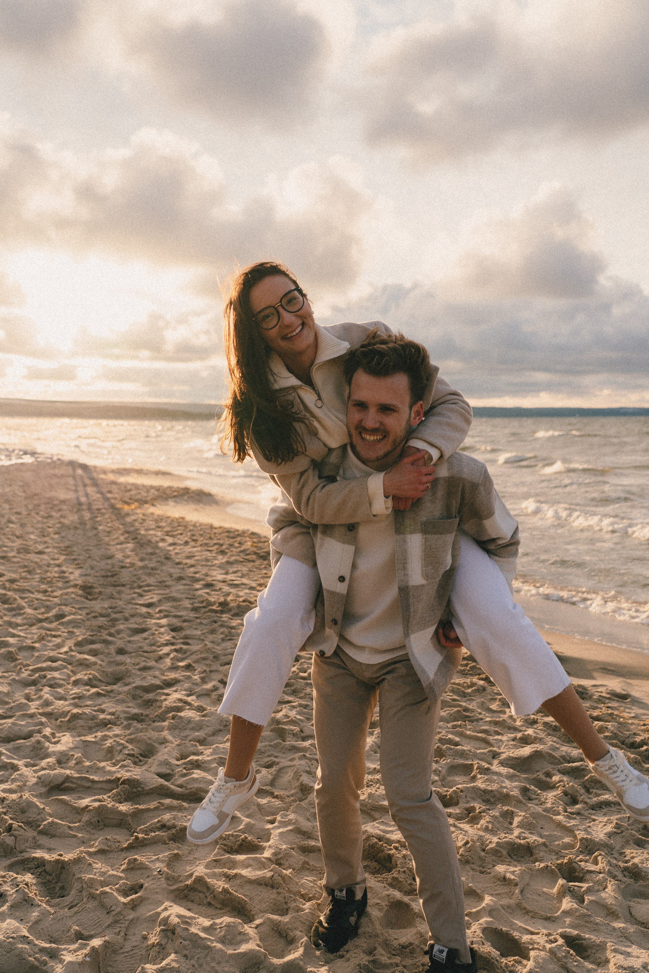 Kinga i Janek, love story nad morzem. Fotograf ślubny & lifestyle Gdańsk, Karolina Baczewska