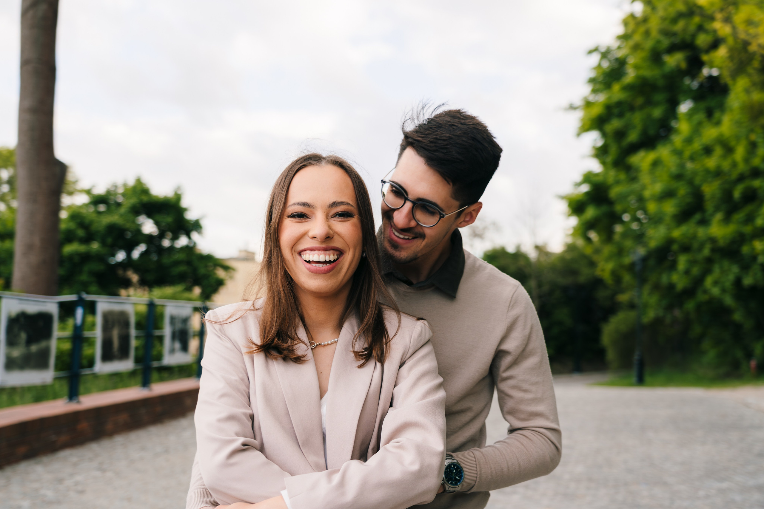 Karolina i Adrian, sesja narzeczeńska miejska i nad morzem. Fotograf ślubny & lifestyle Gdańsk, Karolina Baczewska