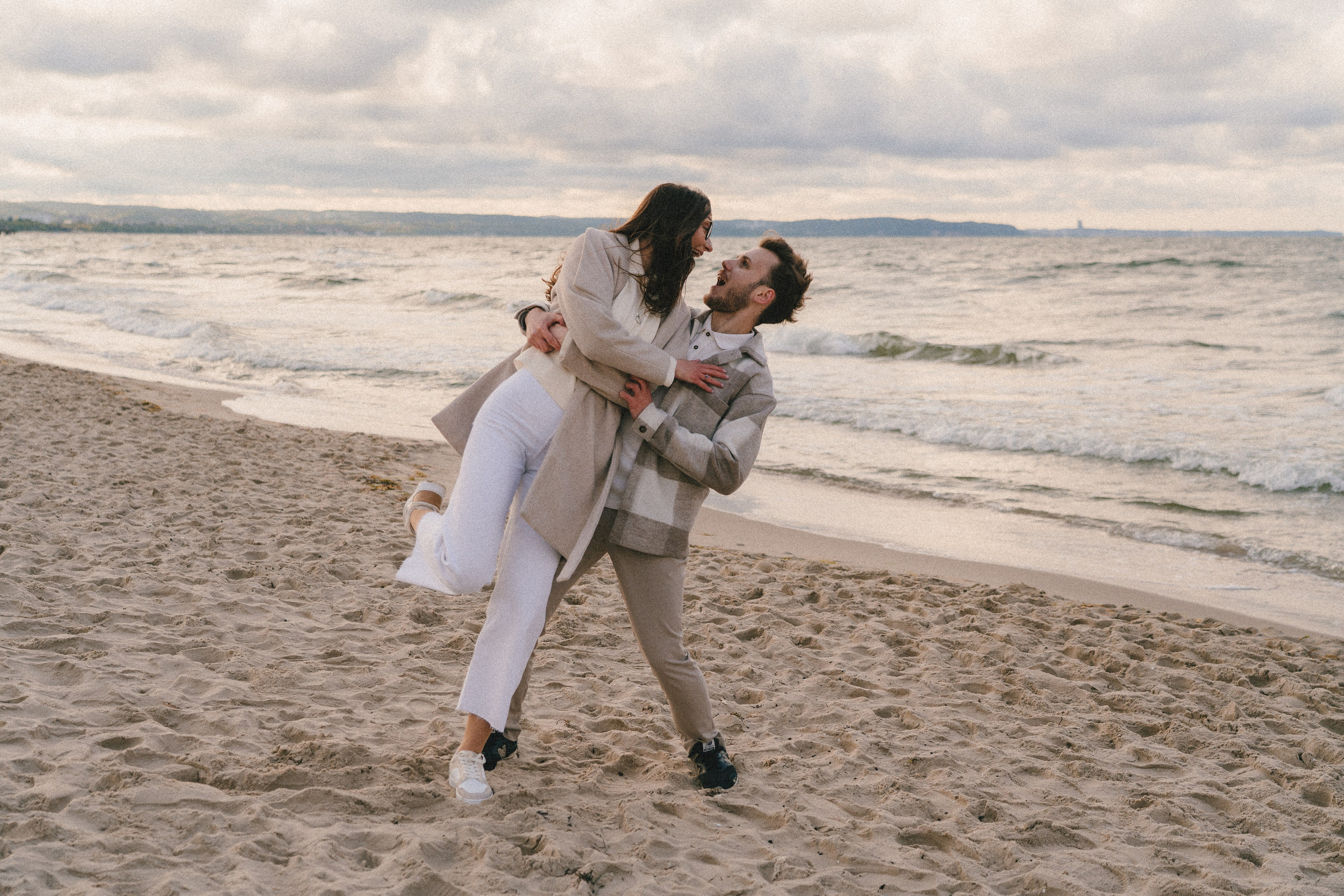 Kinga i Janek, love story nad morzem. Fotograf ślubny & lifestyle Gdańsk, Karolina Baczewska