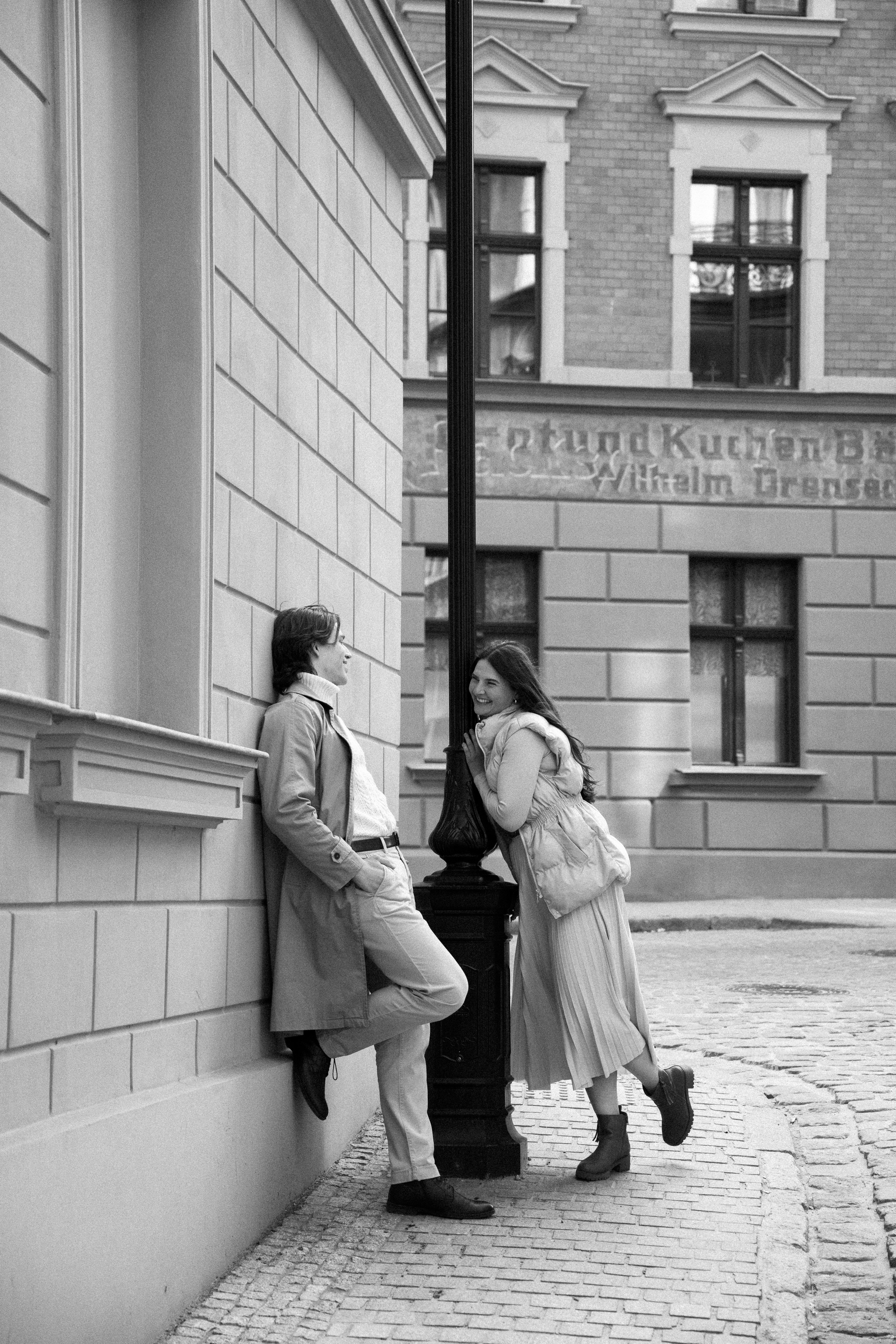 Pati i Szymon, miejska sesja love story. Fotograf ślubny & lifestyle Gdańsk, Karolina Baczewska