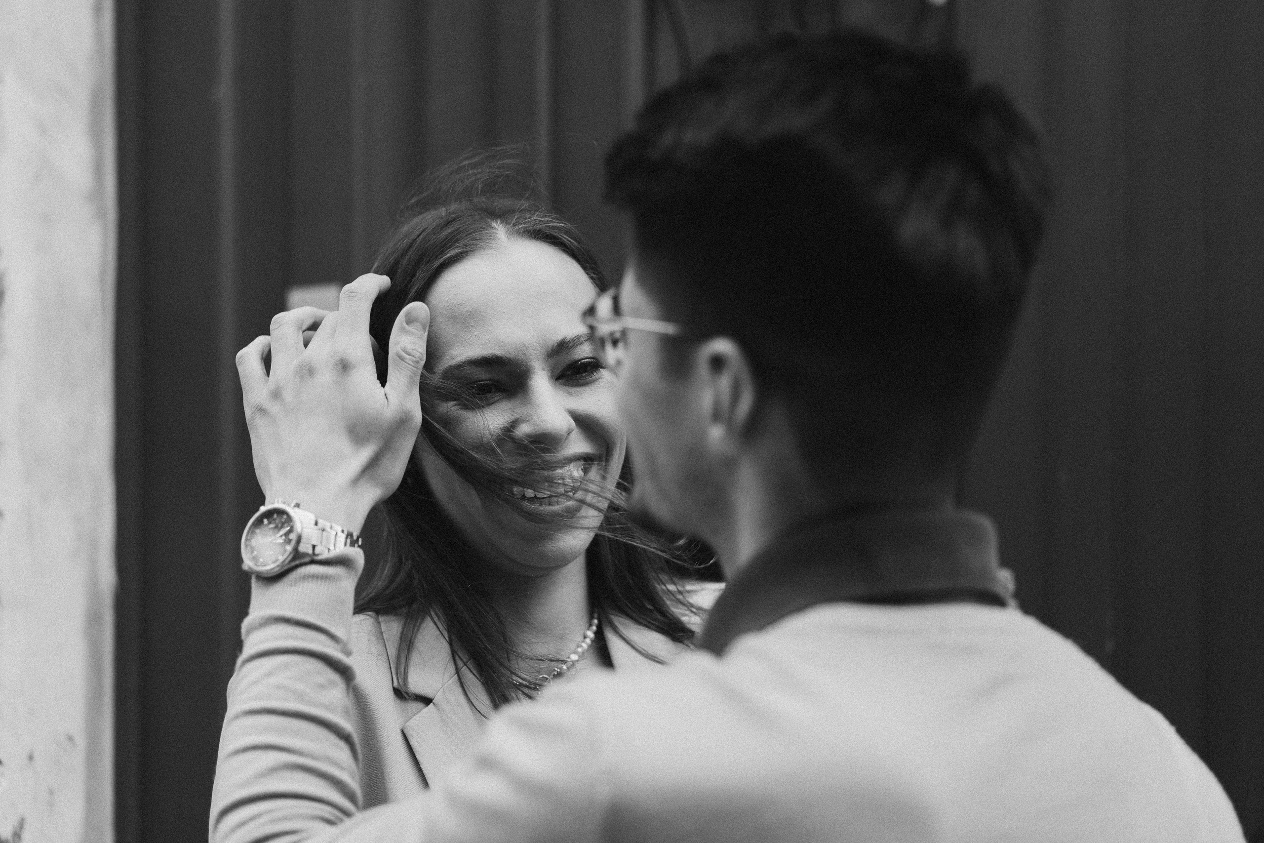 Karolina i Adrian, sesja narzeczeńska miejska i nad morzem. Fotograf ślubny & lifestyle Gdańsk, Karolina Baczewska