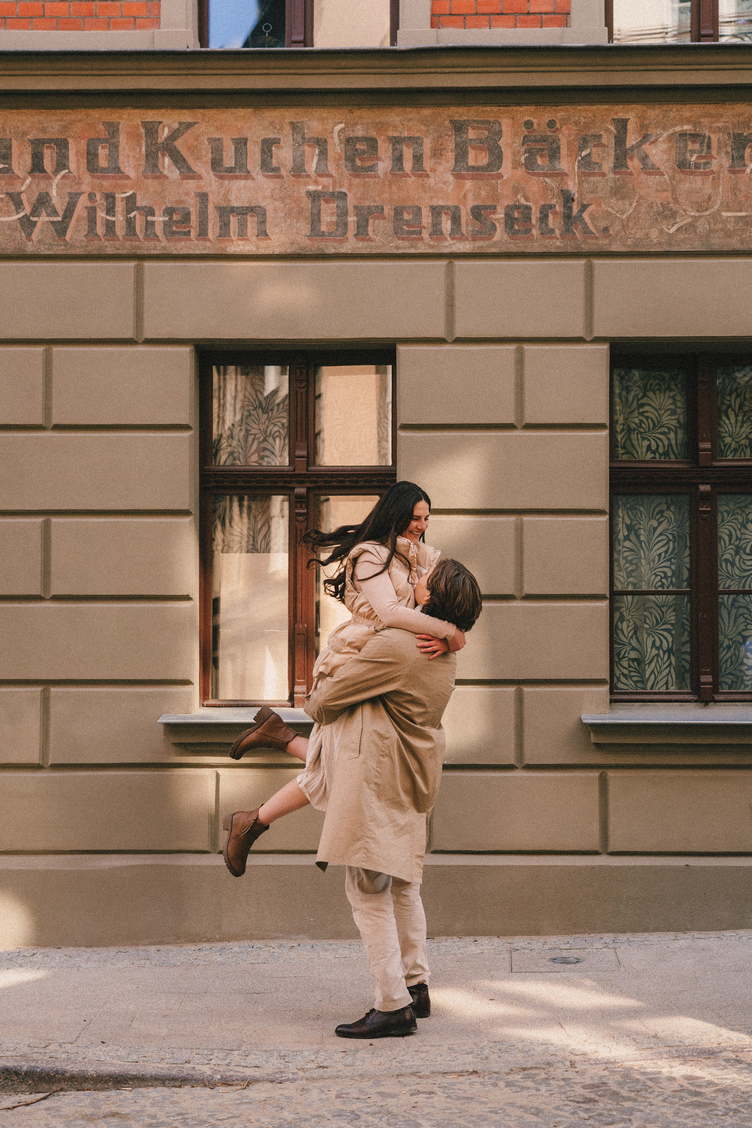 Pati i Szymon, miejska sesja love story. Fotograf ślubny & lifestyle Gdańsk, Karolina Baczewska