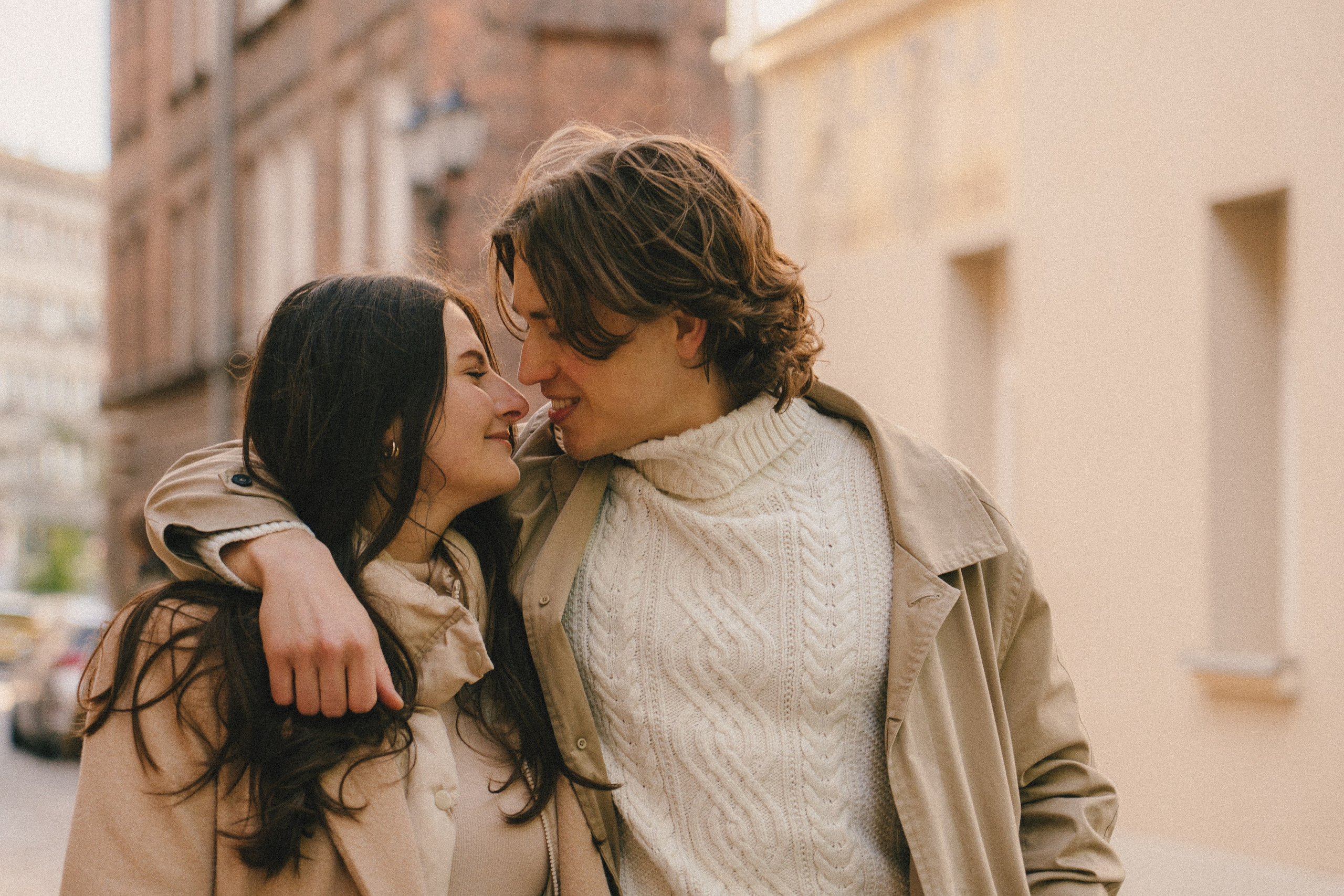 Pati i Szymon, miejska sesja love story. Fotograf ślubny & lifestyle Gdańsk, Karolina Baczewska