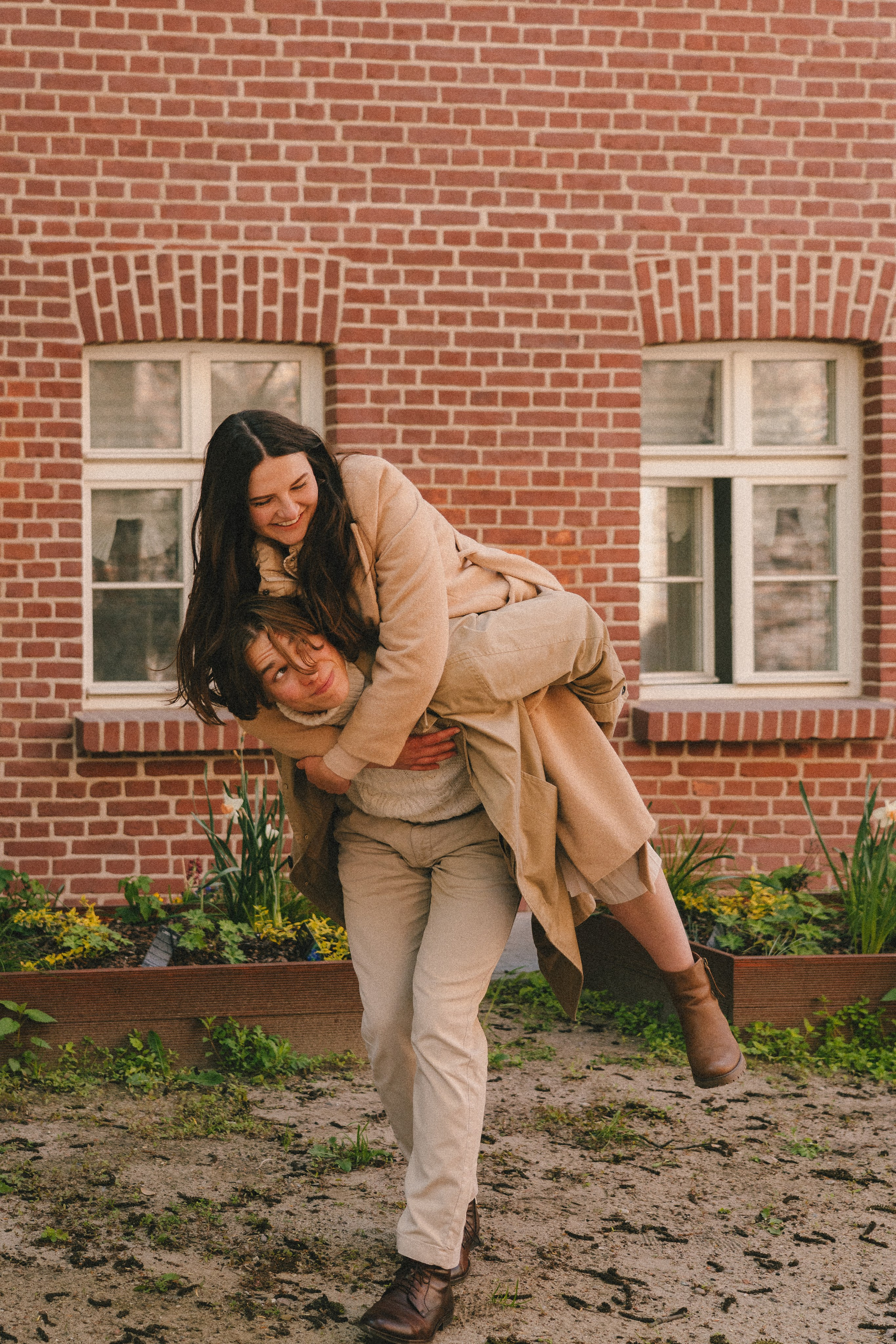 Pati i Szymon, miejska sesja love story. Fotograf ślubny & lifestyle Gdańsk, Karolina Baczewska